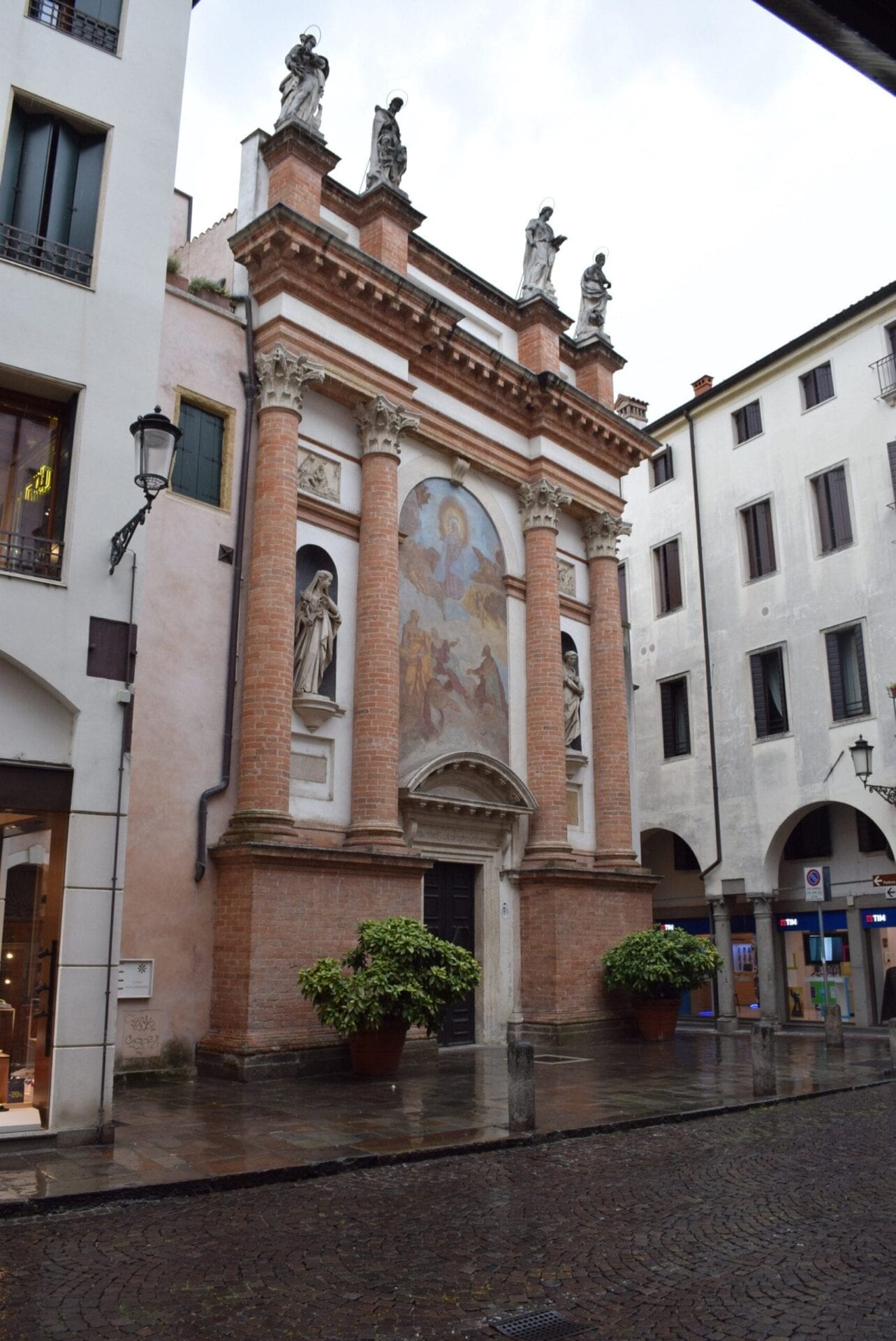 Via del Municipio, 7, 35122 Padova PD, Italy / 03-08-2020 15:06 / 19.37 °C en zware regenval