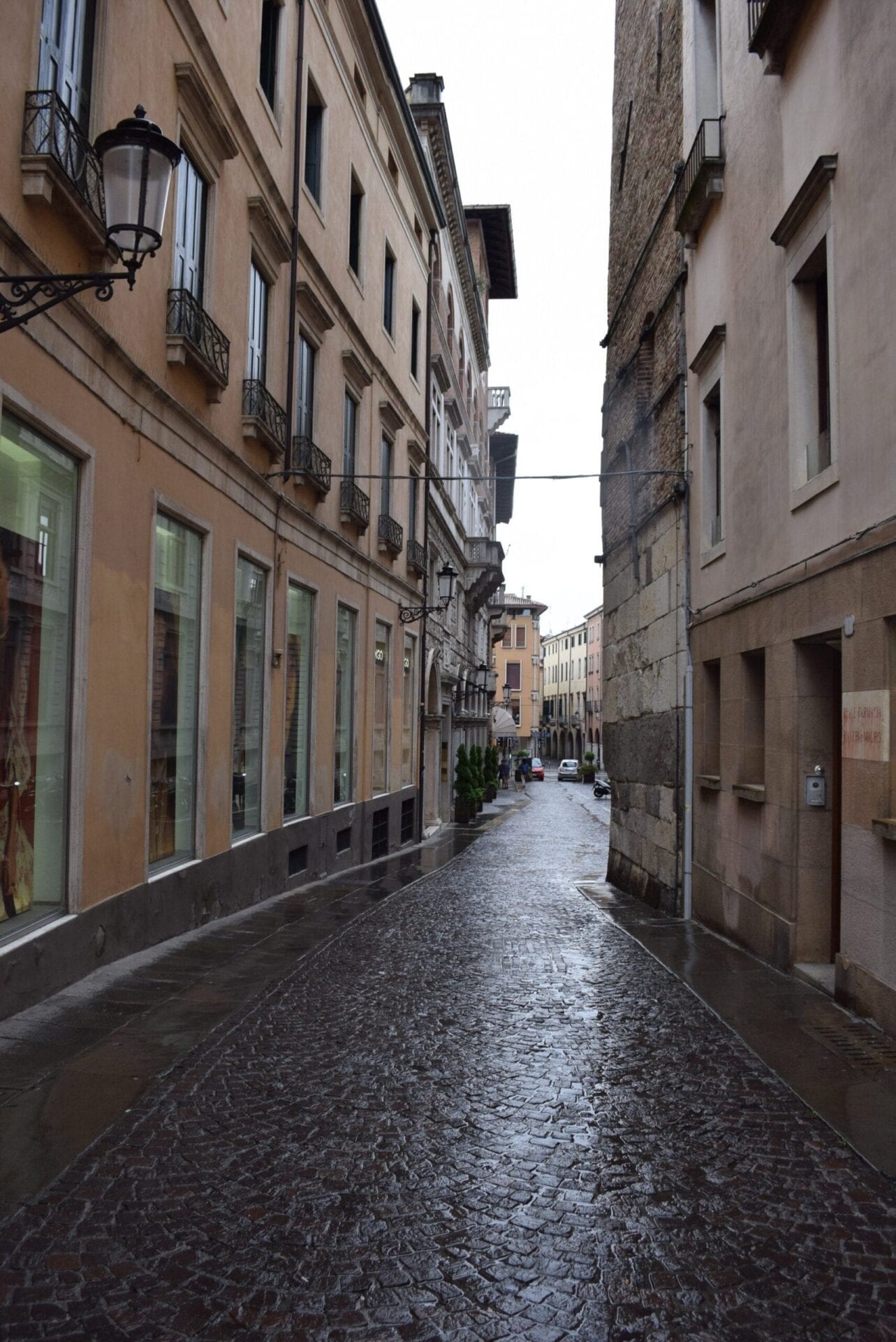 Via VIII Febbraio, 2, 35122 Padova PD, Italy / 03-08-2020 15:23 / 20.11 °C en zware regenval