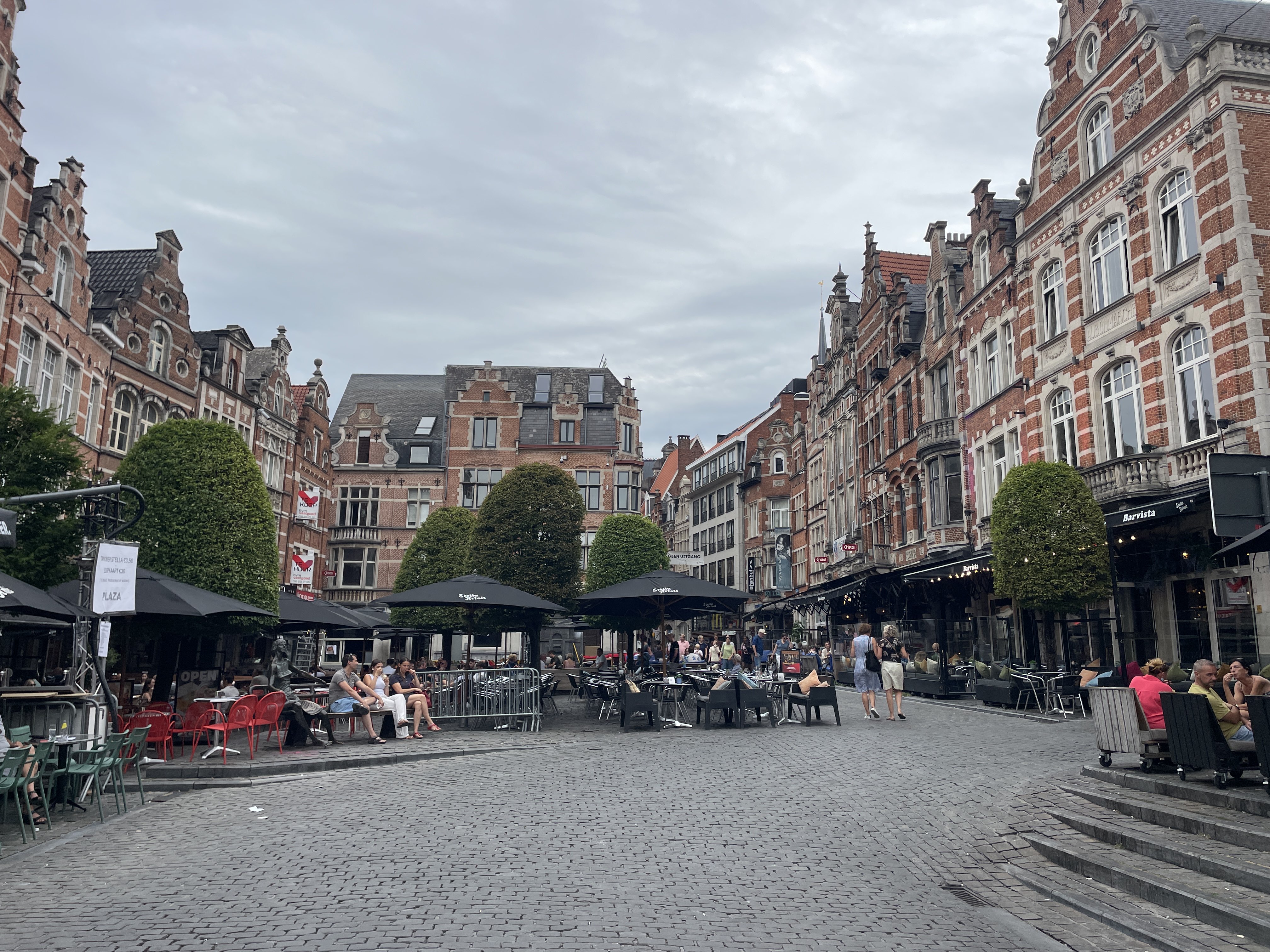 Oude Markt 31, 3000 Leuven, Belgium / 19-07-2025 16:13 / 31.71 °C en bewolkt / 25 m