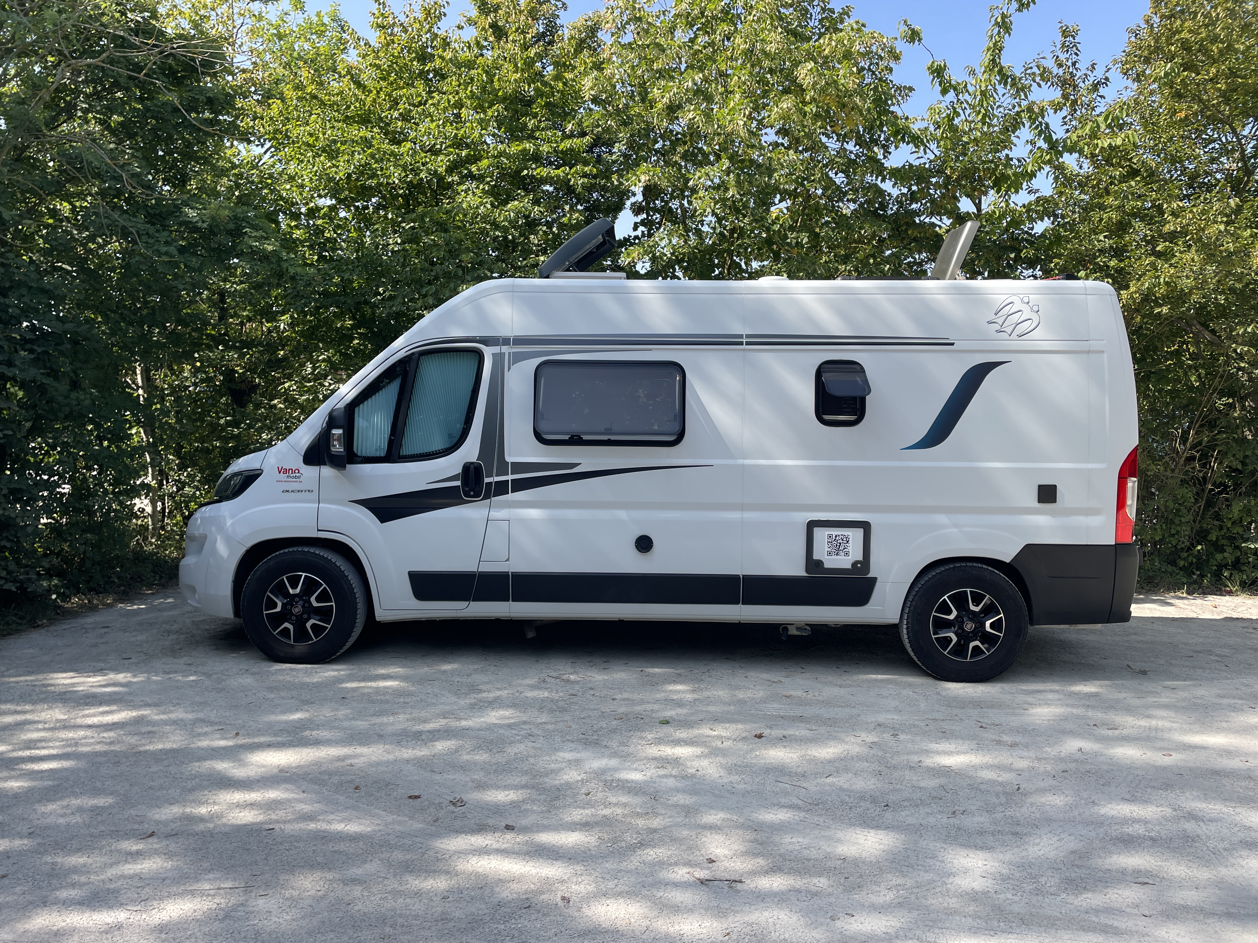 Parking, 37 Rue du Romelaere, 62500 Clairmarais, France / 12-08-2025 11:28 / 31.86 °C en onbewolkt / 8 m