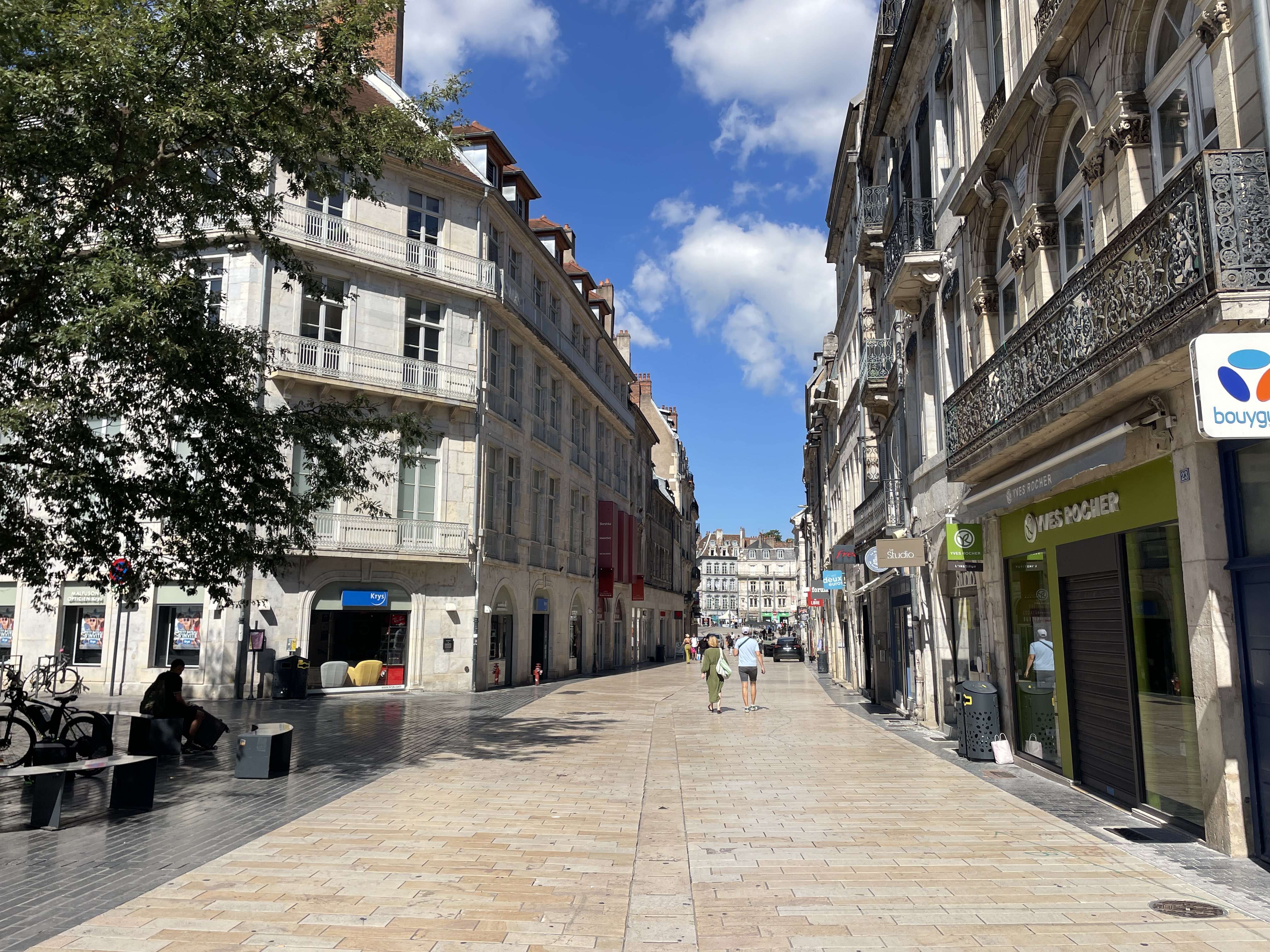 20 Grande Rue, 25000 Besançon, France / 24-08-2025 11:51 / 21.94 °C en onbewolkt / 246 m