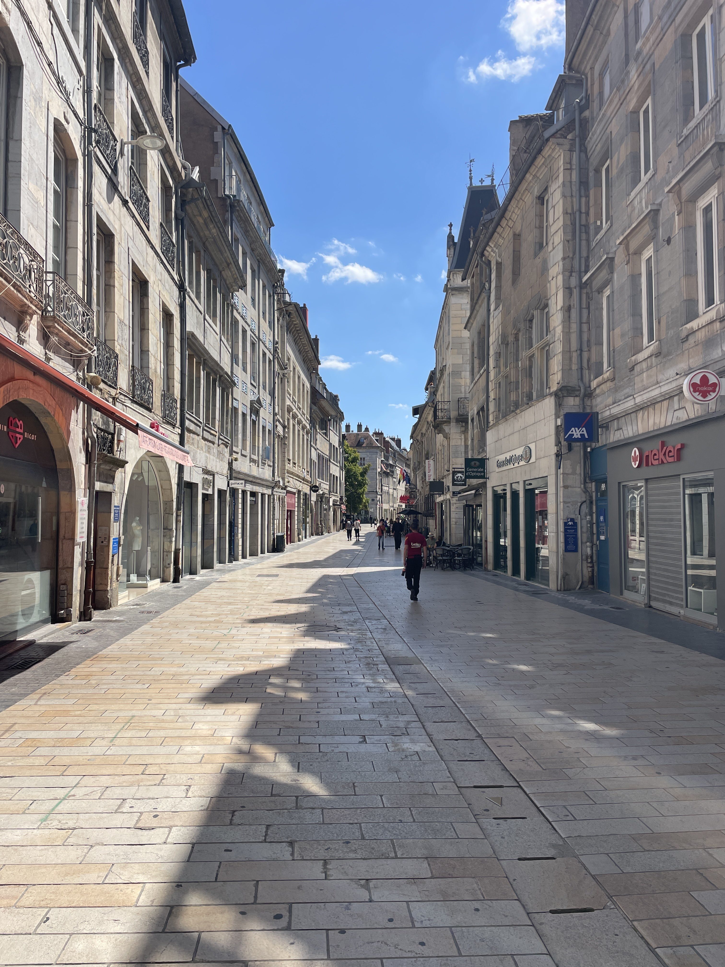 30 Grande Rue, 25000 Besançon, France / 24-08-2025 13:01 / 23.05 °C en onbewolkt / 246 m