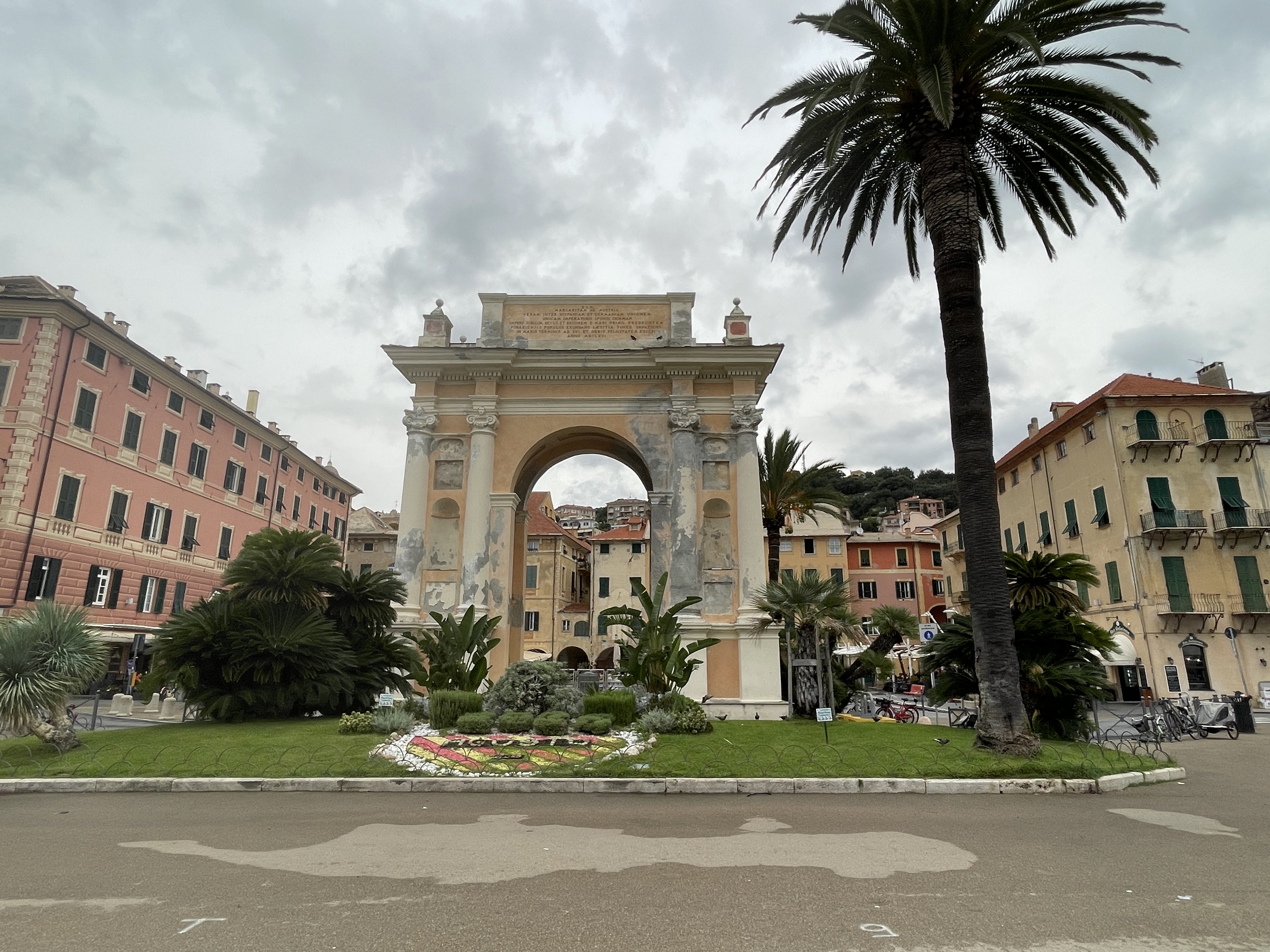 Lungomare Augusto Migliorini, 2, 17024 Finale Ligure SV, Italy / 28-08-2025 14:43 / 26.04 °C en matige regen / 6 m