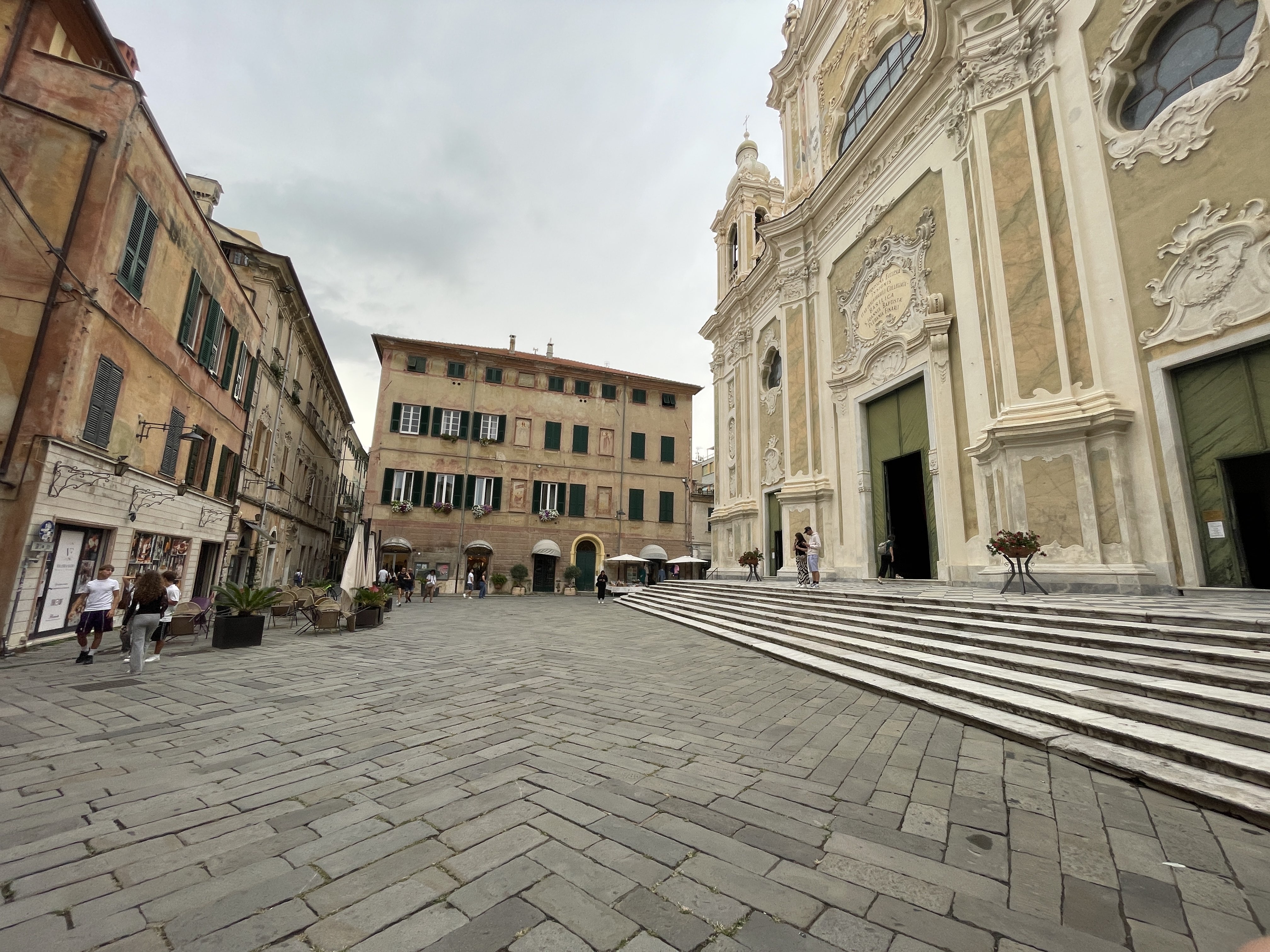 Via Roma, 7, 17024 Finale Ligure SV, Italy / 28-08-2025 16:22 / 25.05 °C en lichte regen / 12 m