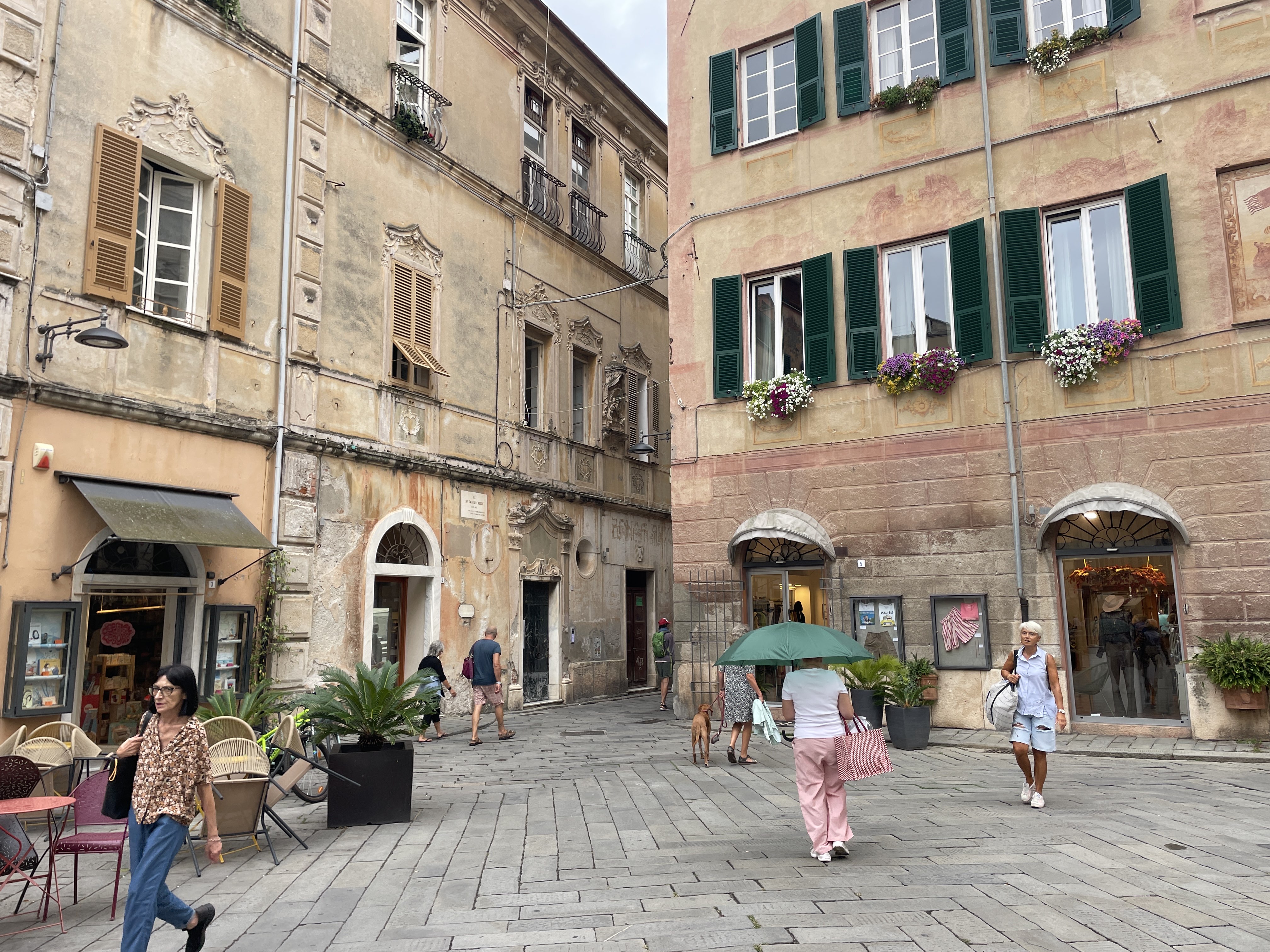 Piazza S. Giovanni Battista, 7, 17024 Finale Ligure SV, Italy / 28-08-2025 16:22 / 25.05 °C en lichte regen / 14 m