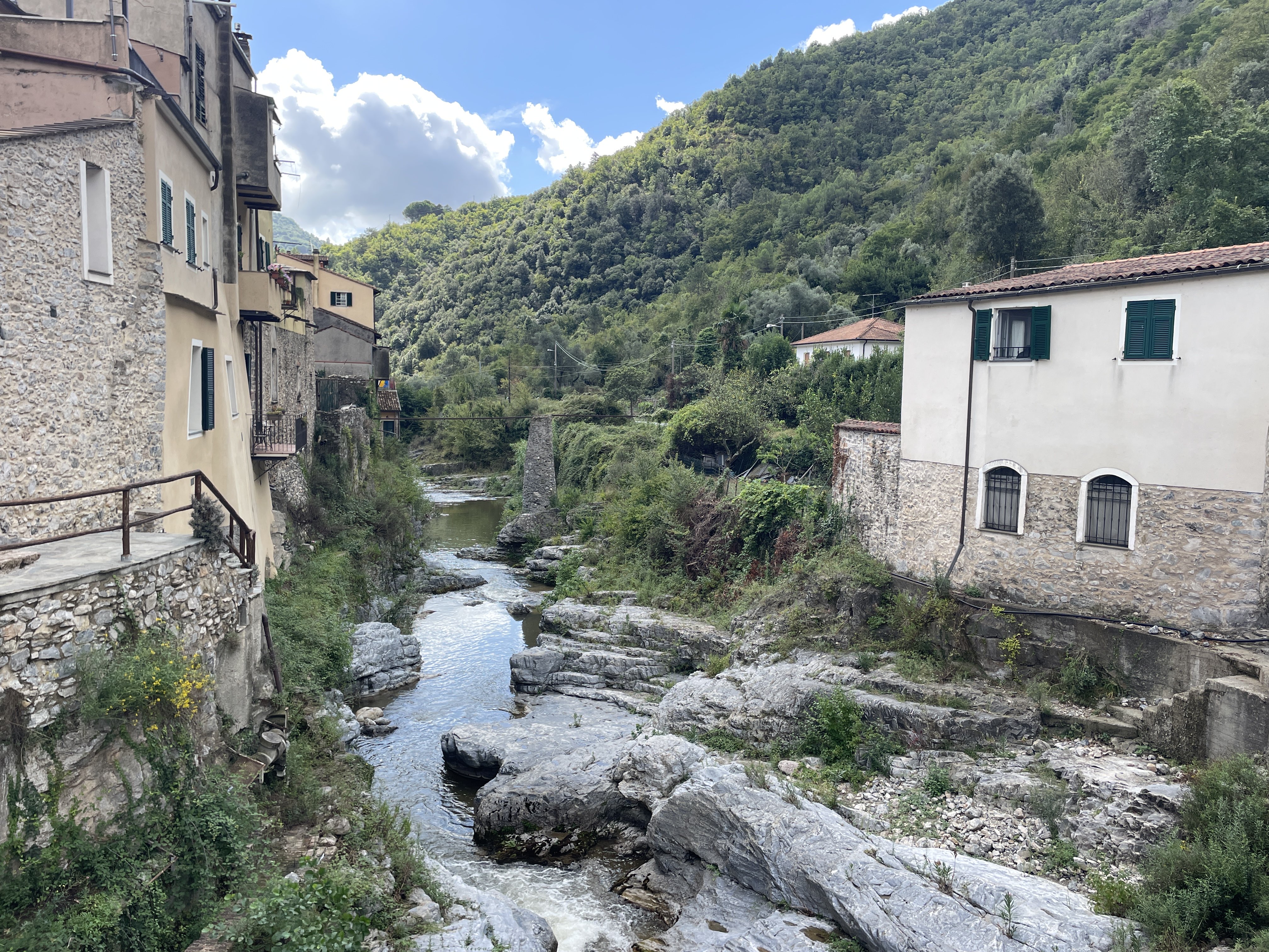 Ponte sul torrente Neva, Strada Provinciale 582 del Colle di S. Bernardo, 17039 Zuccarello SV, Italy / 29-08-2025 11:39 / 25.57 °C en licht bewolkt / 113 m