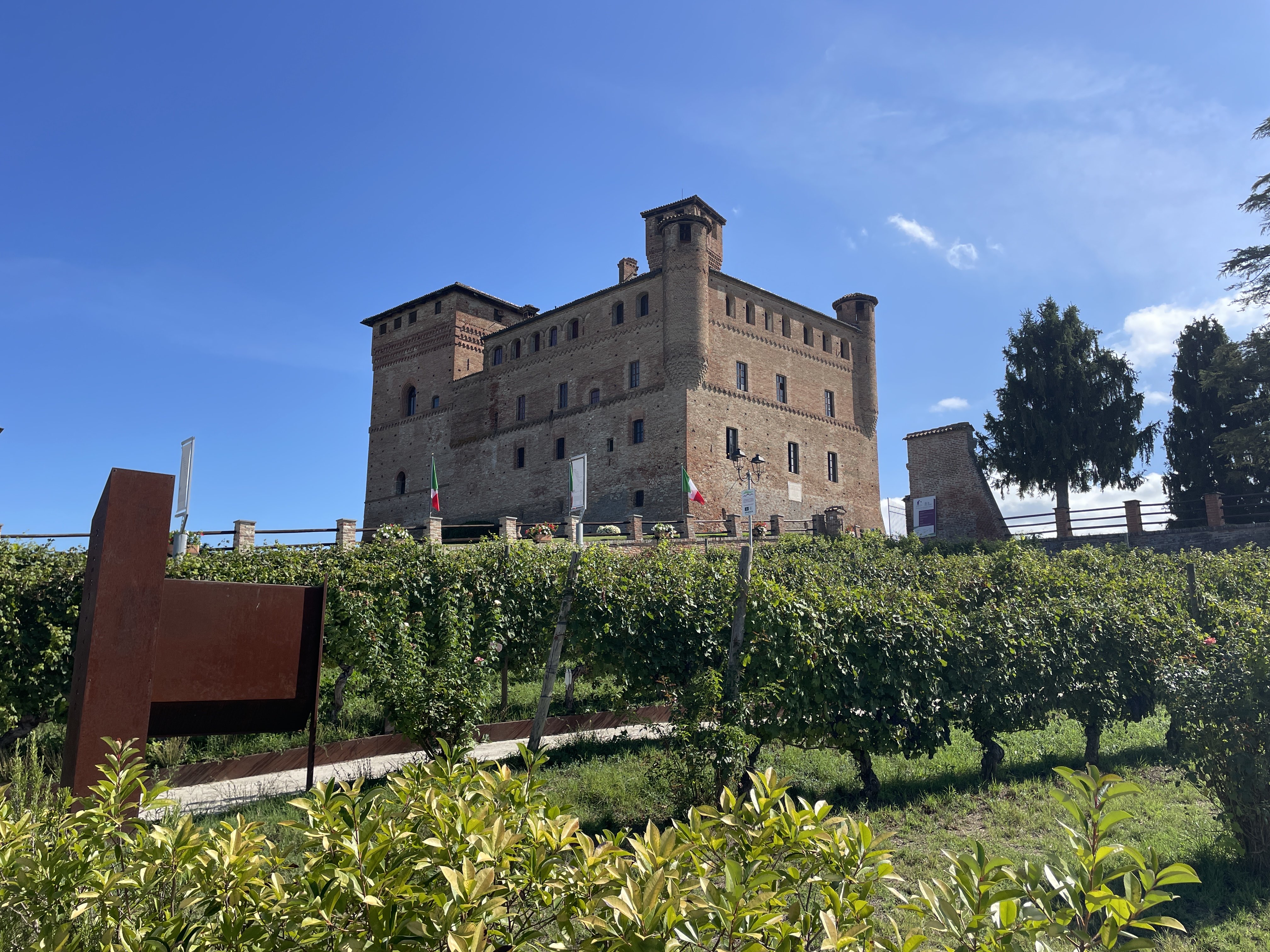 Via Castello, 3, 12060 Grinzane Cavour CN, Italy / 03-09-2025 11:09 / 24.72 °C en zeer lichte bewolking / 265 m