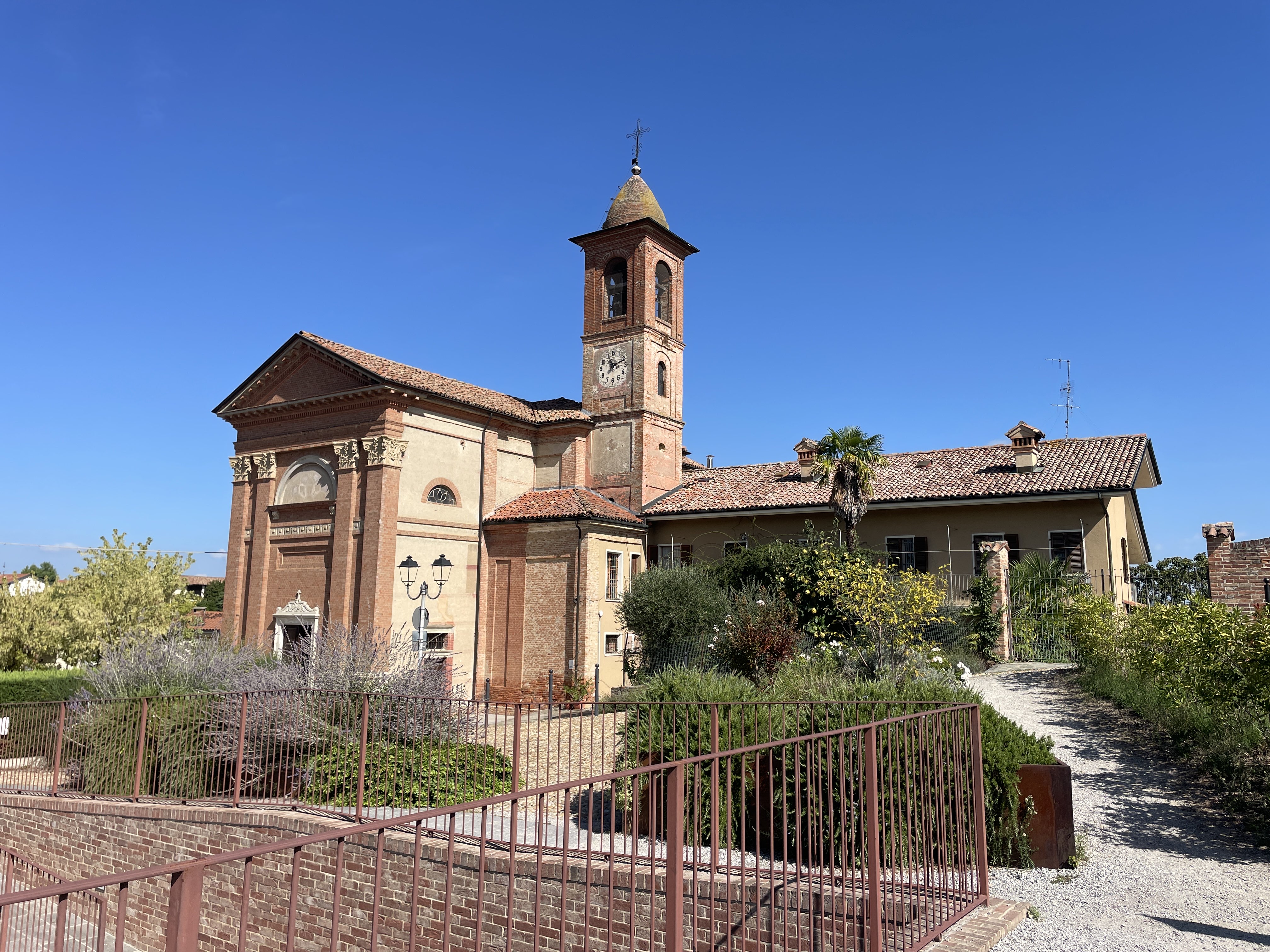 Via Castello, 3, 12060 Grinzane Cavour CN, Italy / 03-09-2025 11:10 / 25.08 °C en zeer lichte bewolking / 265 m