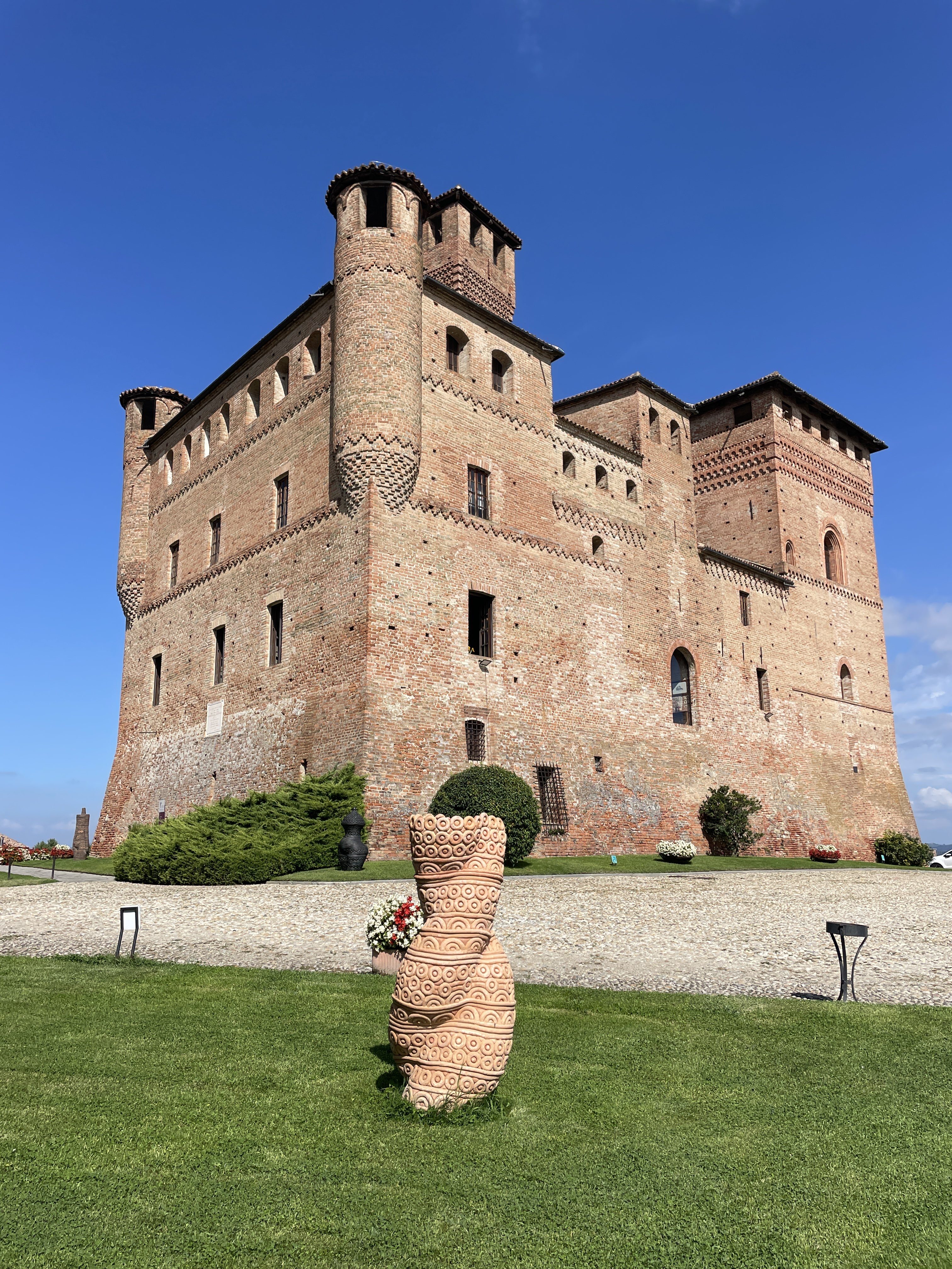 Via Castello, 5, 12060 Grinzane Cavour CN, Italy / 03-09-2025 11:28 / 25.02 °C en zeer lichte bewolking / 271 m