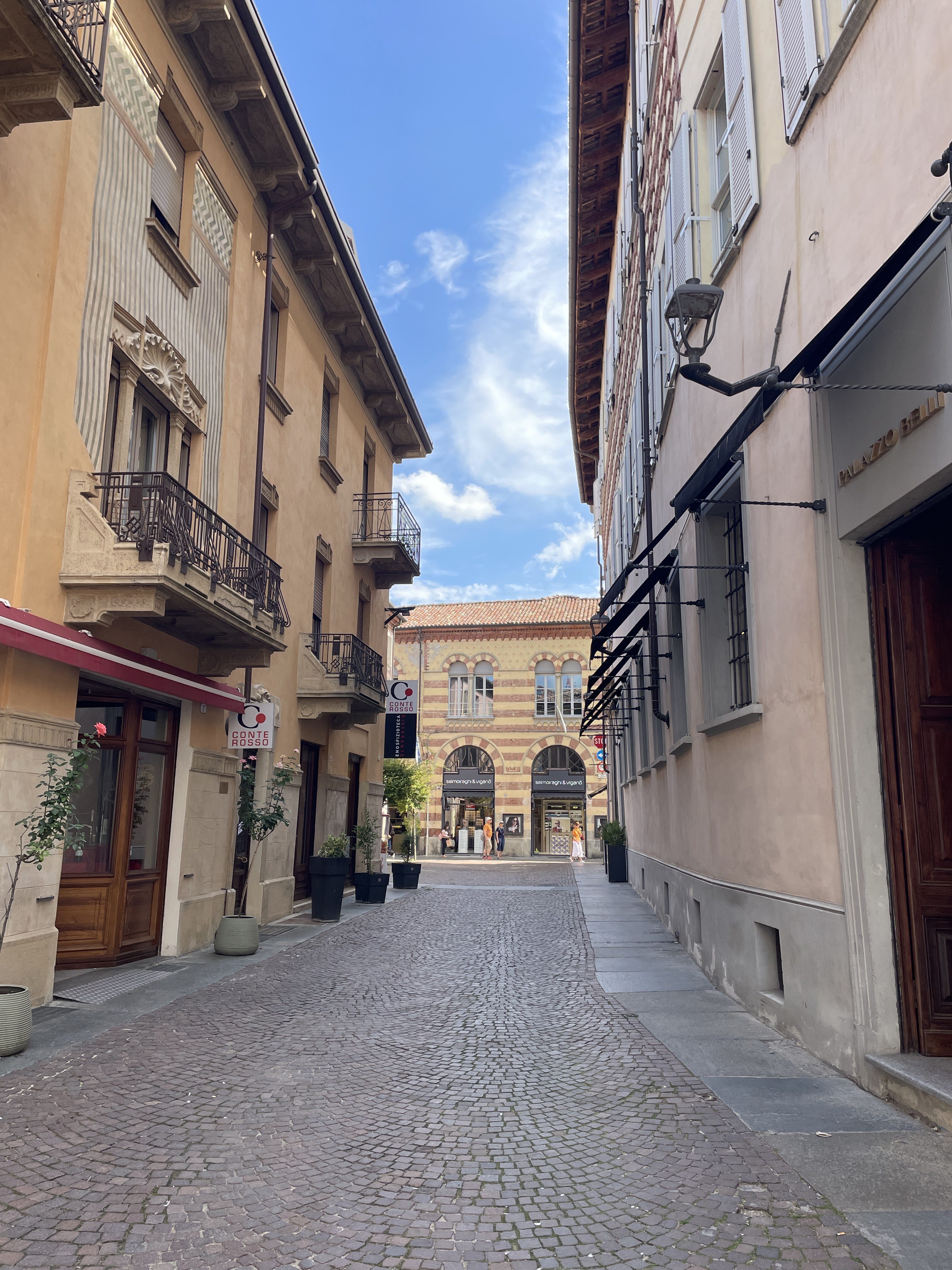 Piazza Elvio Pertinace, 11B, 12051 Alba CN, Italy / 04-09-2025 13:23 / 26.45 °C en half bewolkt / 168 m