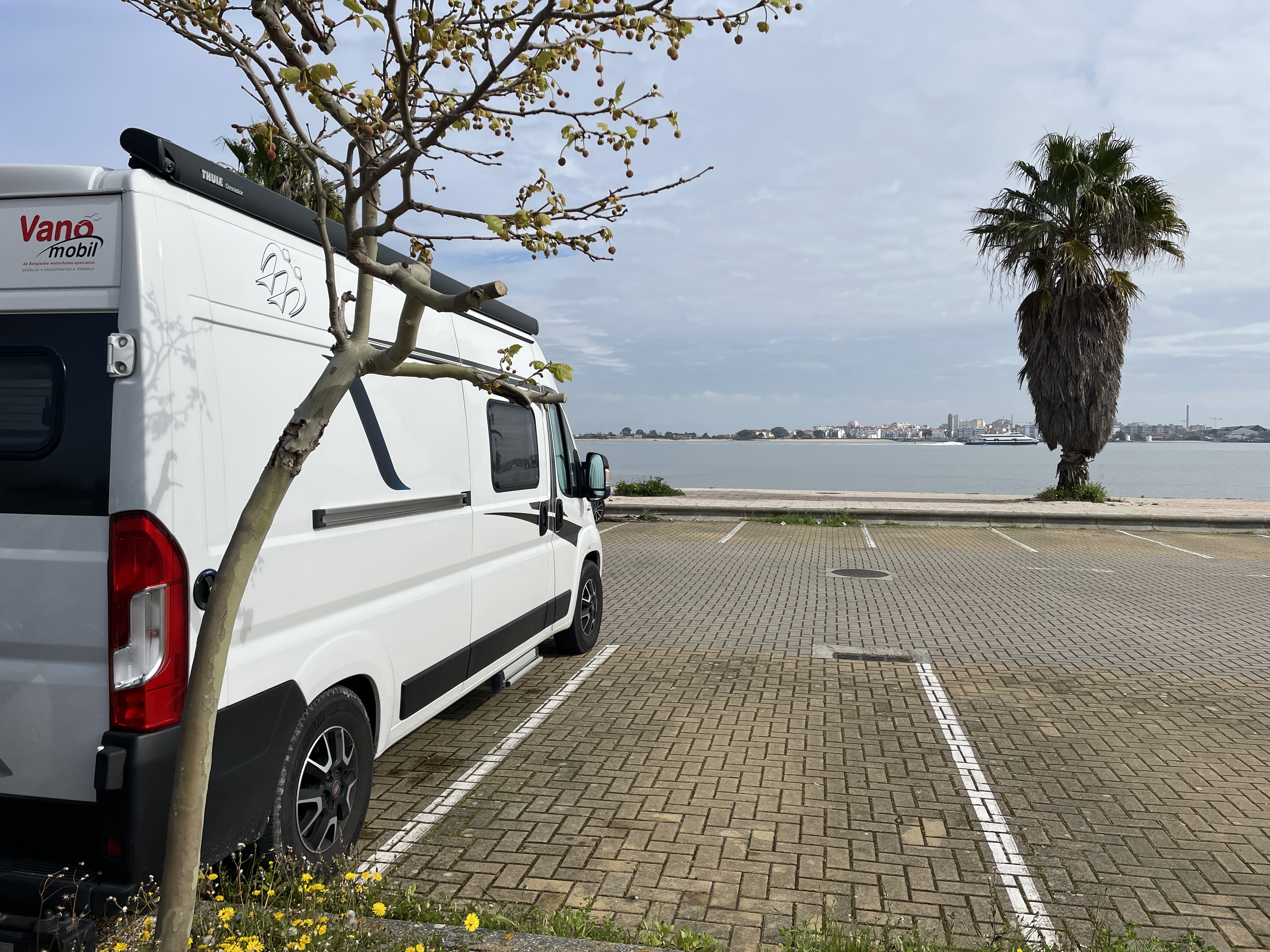 JWW4+P5 Seixal, Portugal / 16-03-2024 10:10 / 15.78 °C en half bewolkt