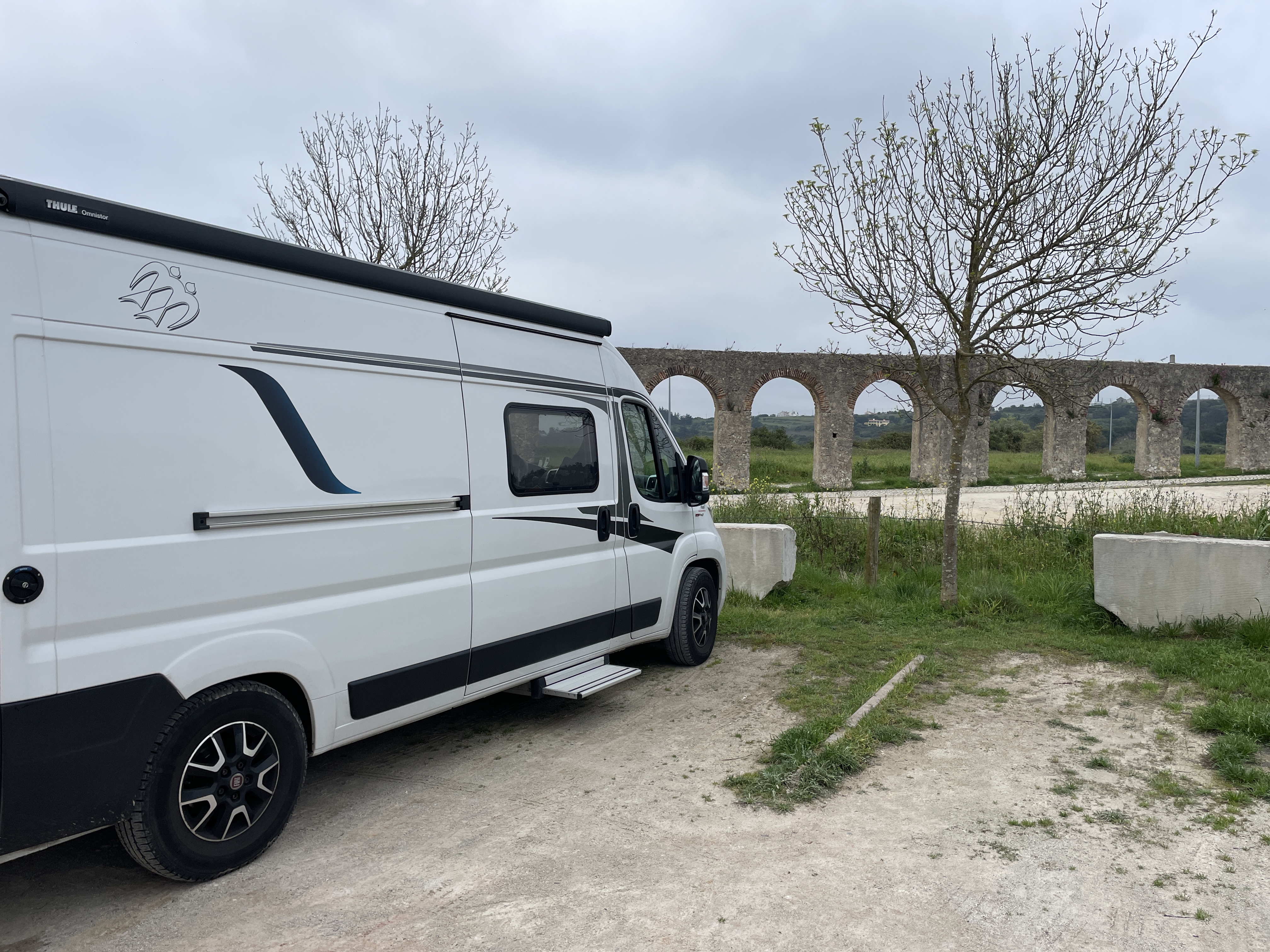 Rua Bartolomeu Antunes 16, 2510 Bairro da Raposeira, Portugal / 18-03-2024 17:26 / 14.67 °C en licht bewolkt