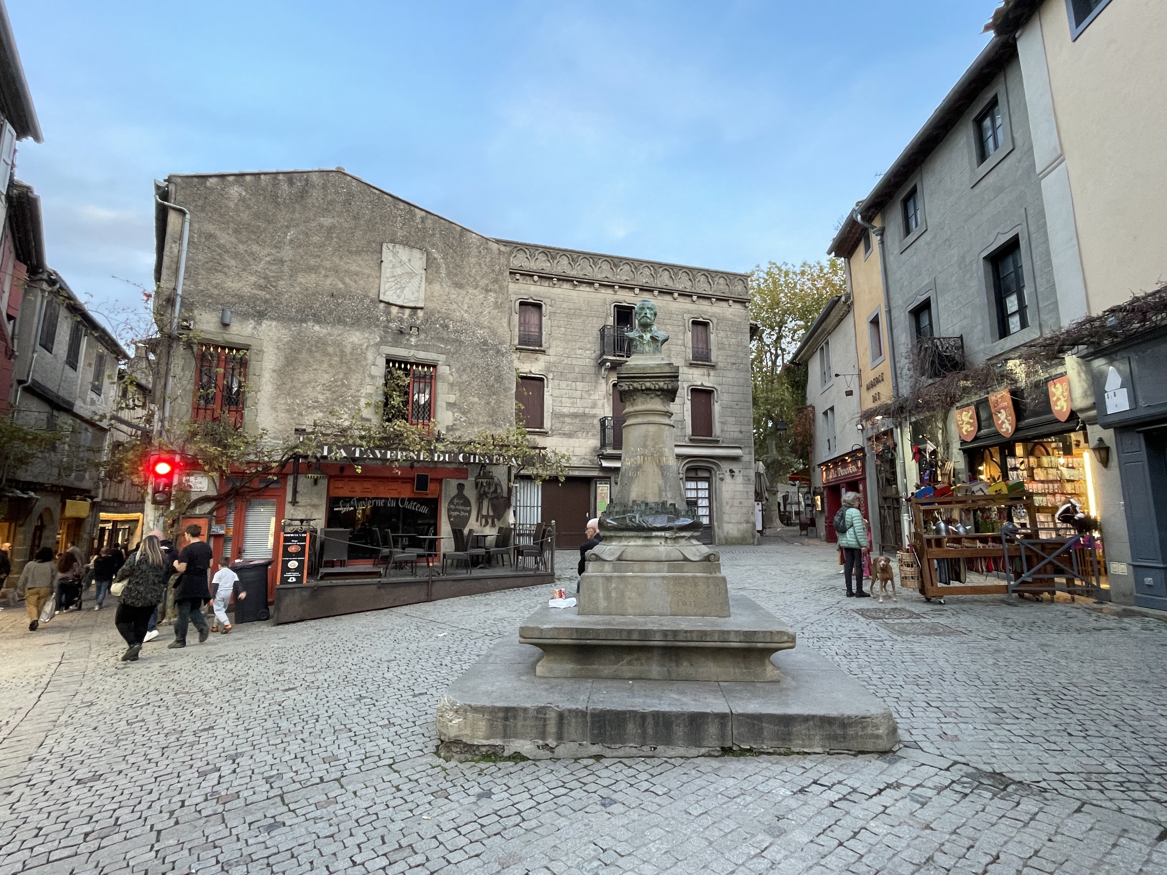 16 Pl. du Château, 11000 Carcassonne, France / 15-11-2025 17:15 / 17.12 °C en onbewolkt / 145 m