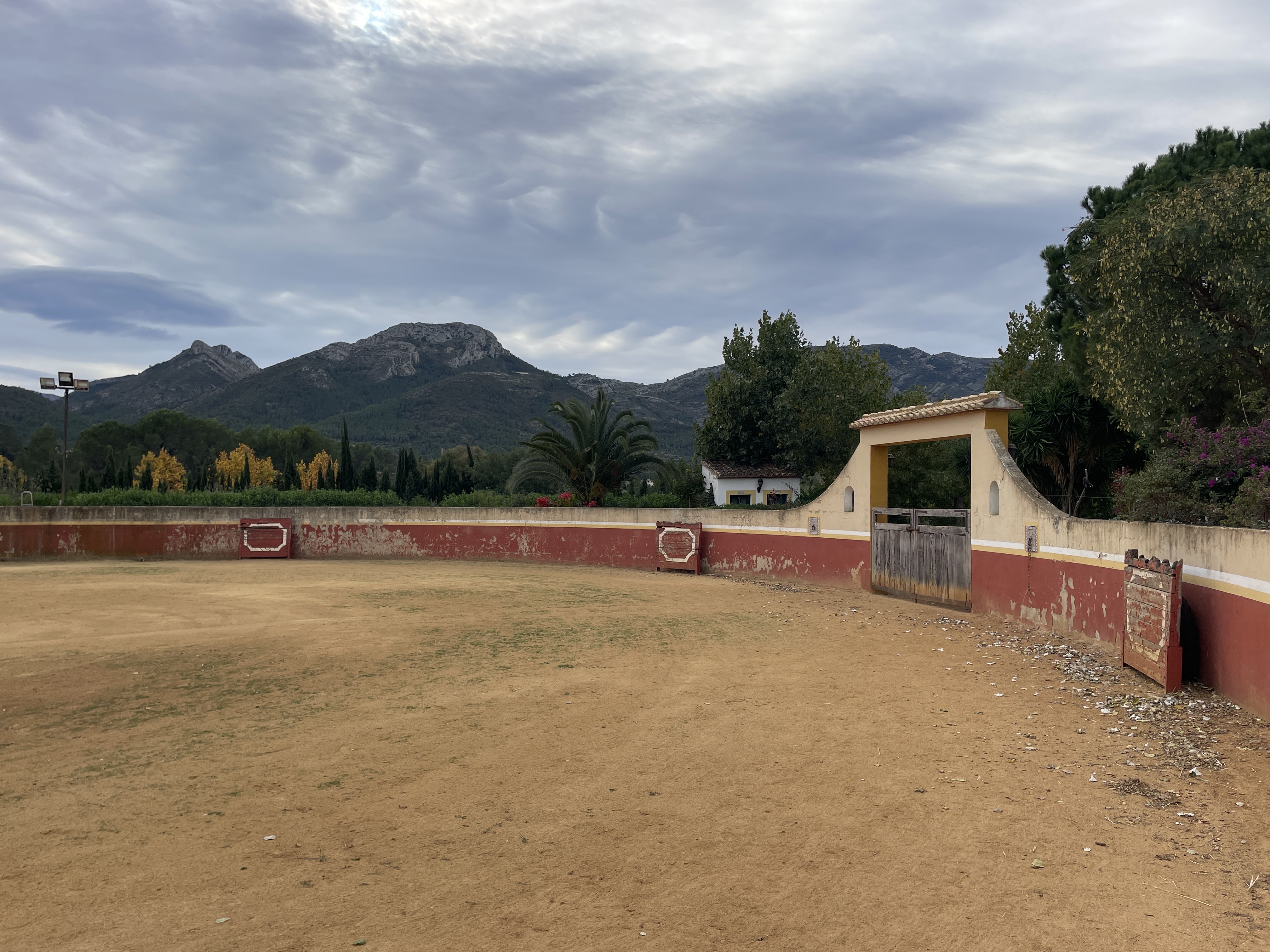 Plaça los Trossos, 47, 03728 Alcalalí, Alicante, Spain / 24-11-2025 14:30 / 17.18 °C en bewolkt / 215 m