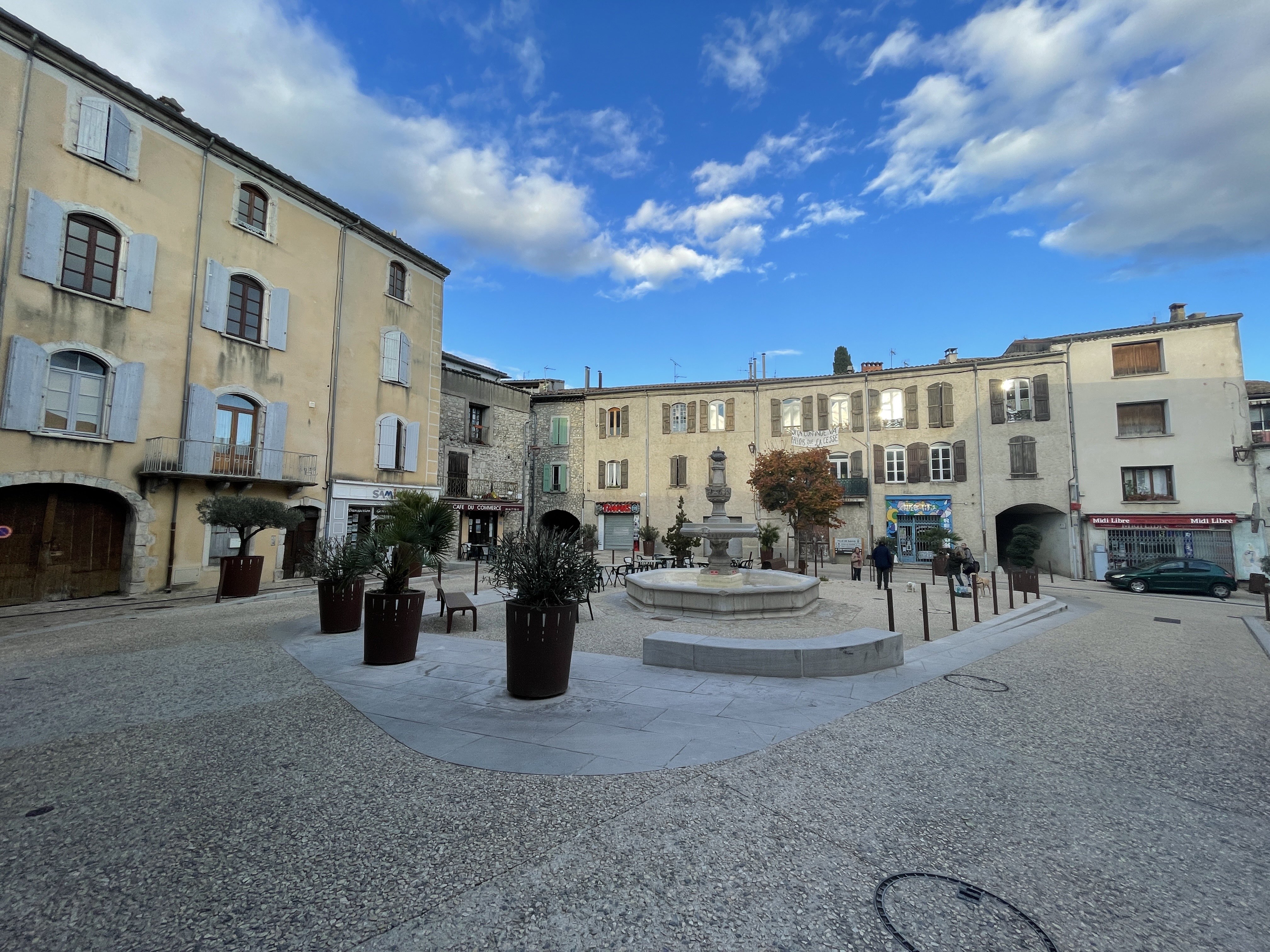 8 Pl. Florian, 30610 Sauve, France / 14-11-2021 15:59 / 13.29 °C en half bewolkt