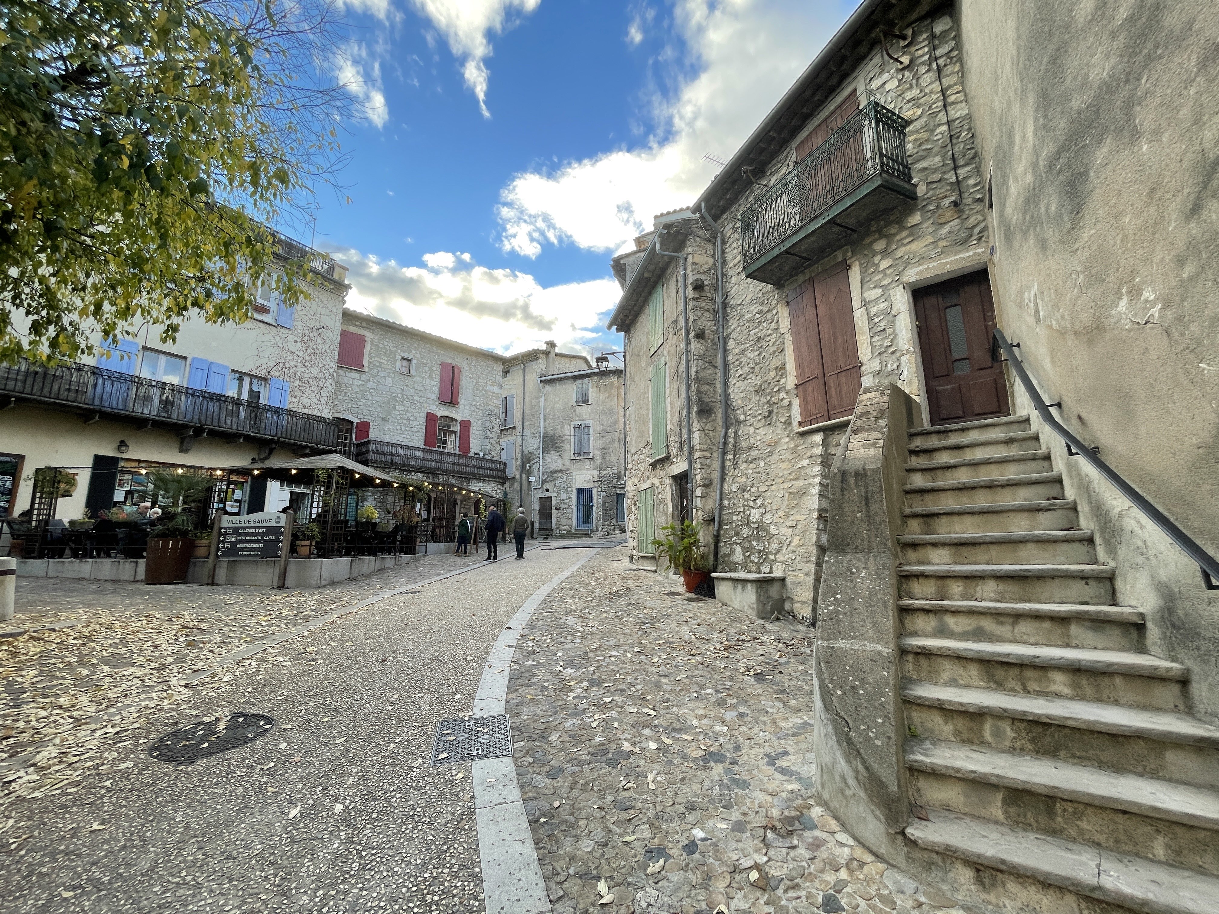 2 Pl. Jean Germain, 30610 Sauve, France / 14-11-2021 16:00 / 13.29 °C en half bewolkt