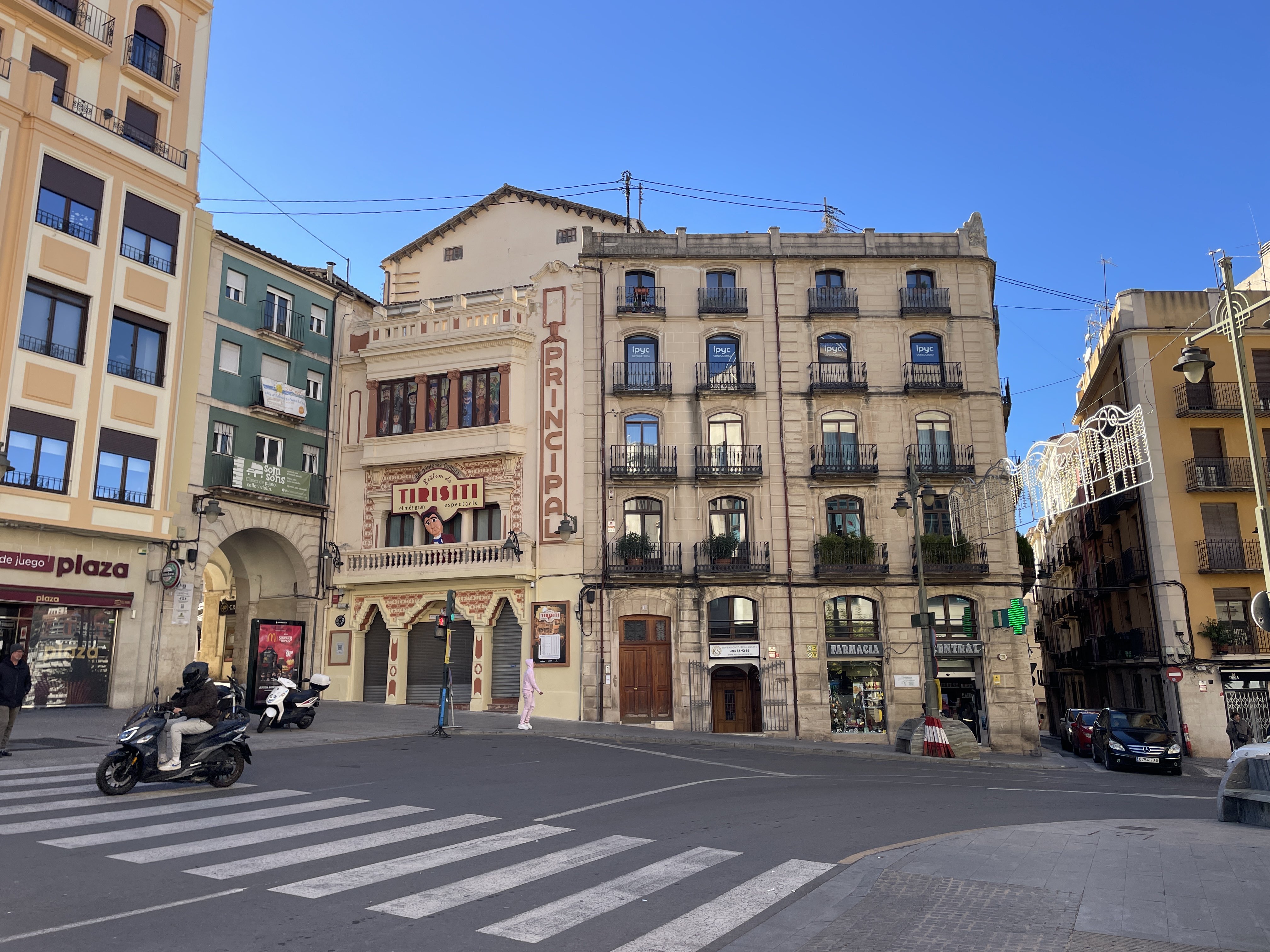Plaça Espanya, 9, 03801 Alcoi, Alicante, Spain / 28-11-2025 13:15 / 14.09 °C en onbewolkt / 564 m