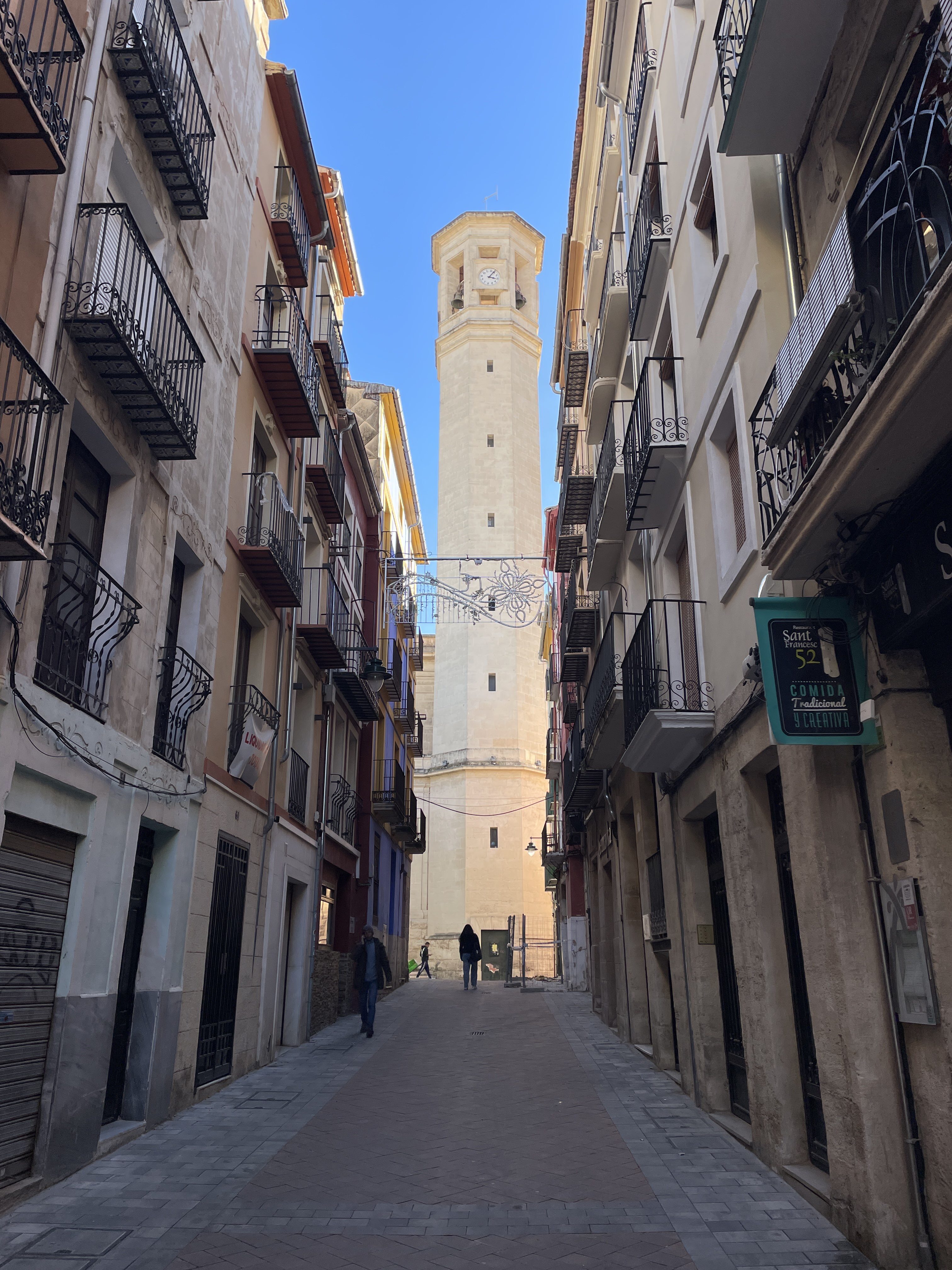 Carrer Sant Francesc, 48, 03801 Alcoi, Alicante, Spain / 28-11-2025 15:09 / 15.42 °C en onbewolkt / 577 m