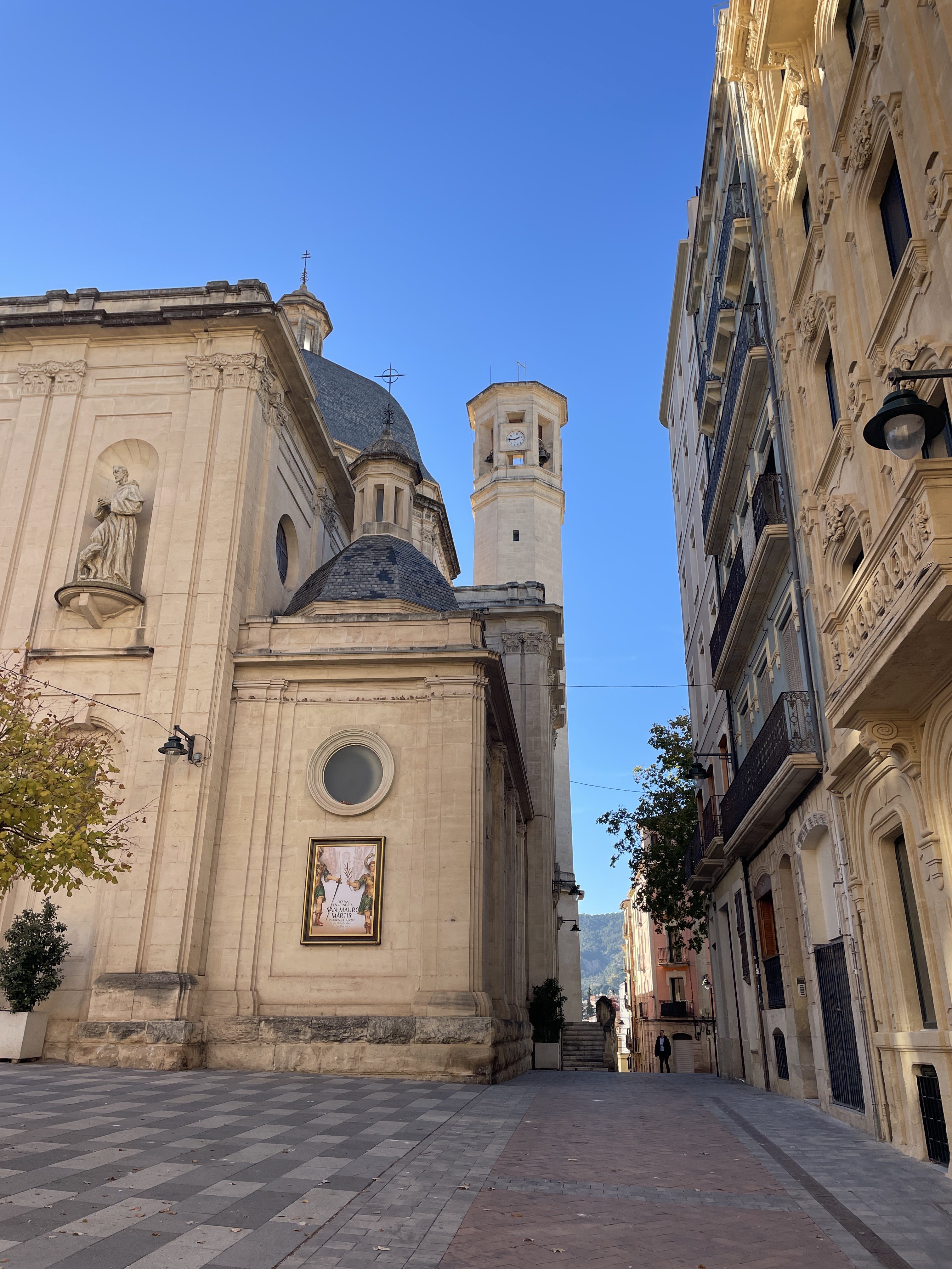 Plaça Ramón y Cajal, 61, 03801 Alcoi, Alicante, Spain / 28-11-2025 15:23 / 15.42 °C en onbewolkt / 581 m