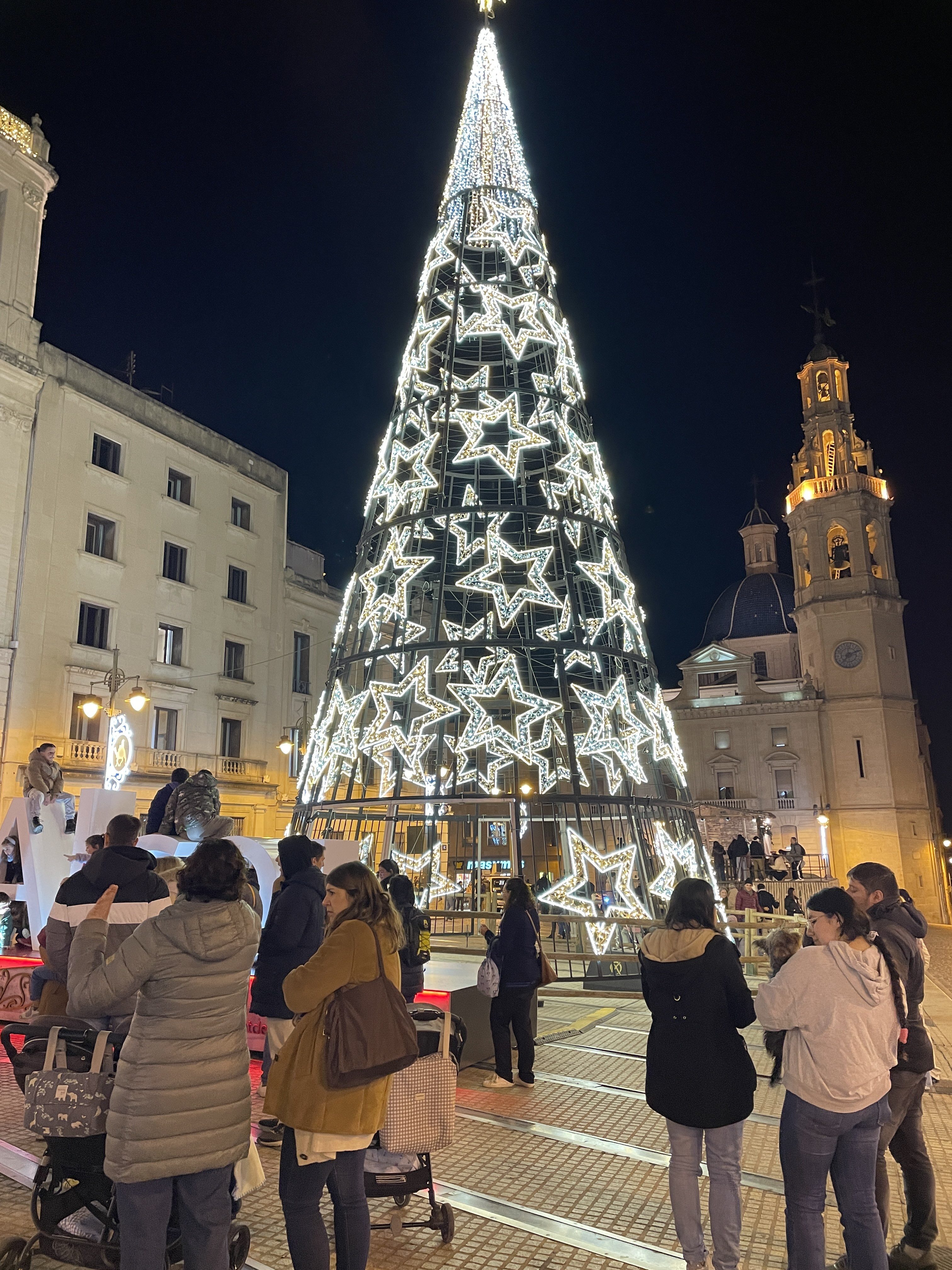 Plaça Espanya, 17, 03801 Alcoi, Alicante, Spain / 28-11-2025 19:18 / 9.65 °C en zeer lichte bewolking / 565 m