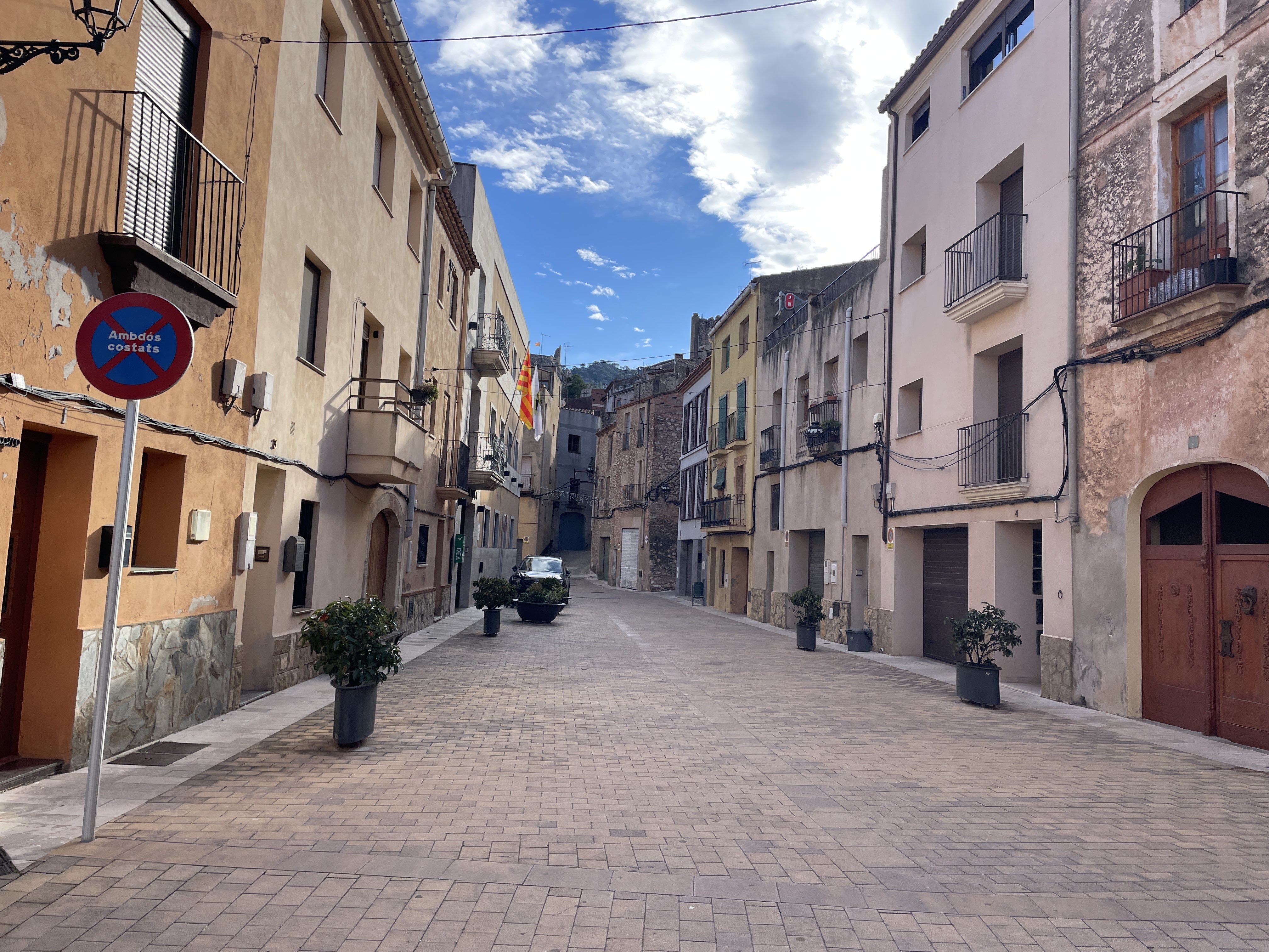 Carrer Raval, 27, 43320 Pratdip, Tarragona, Spain / 02-12-2025 14:19 / 13.42 °C en licht bewolkt / 230 m