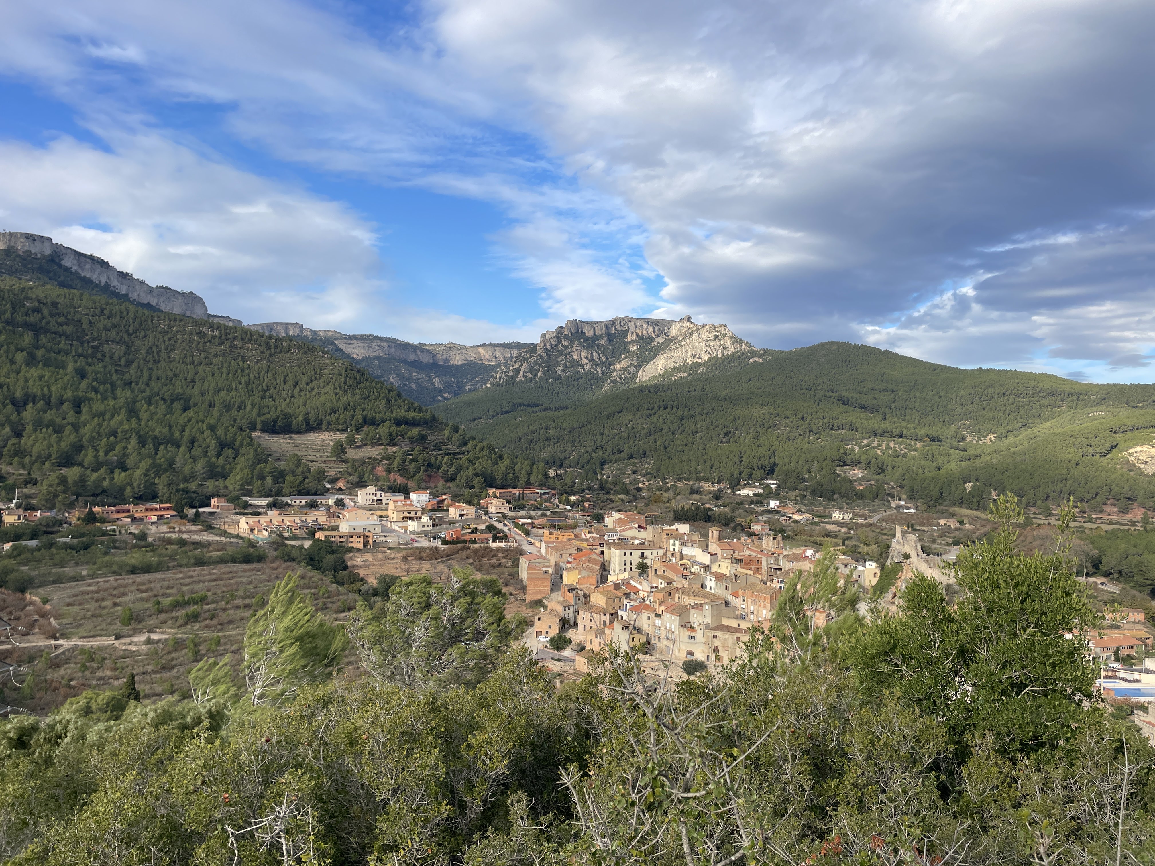 2VXC+49 Pratdip, Spain / 02-12-2025 14:48 / 12.59 °C en half bewolkt / 290 m