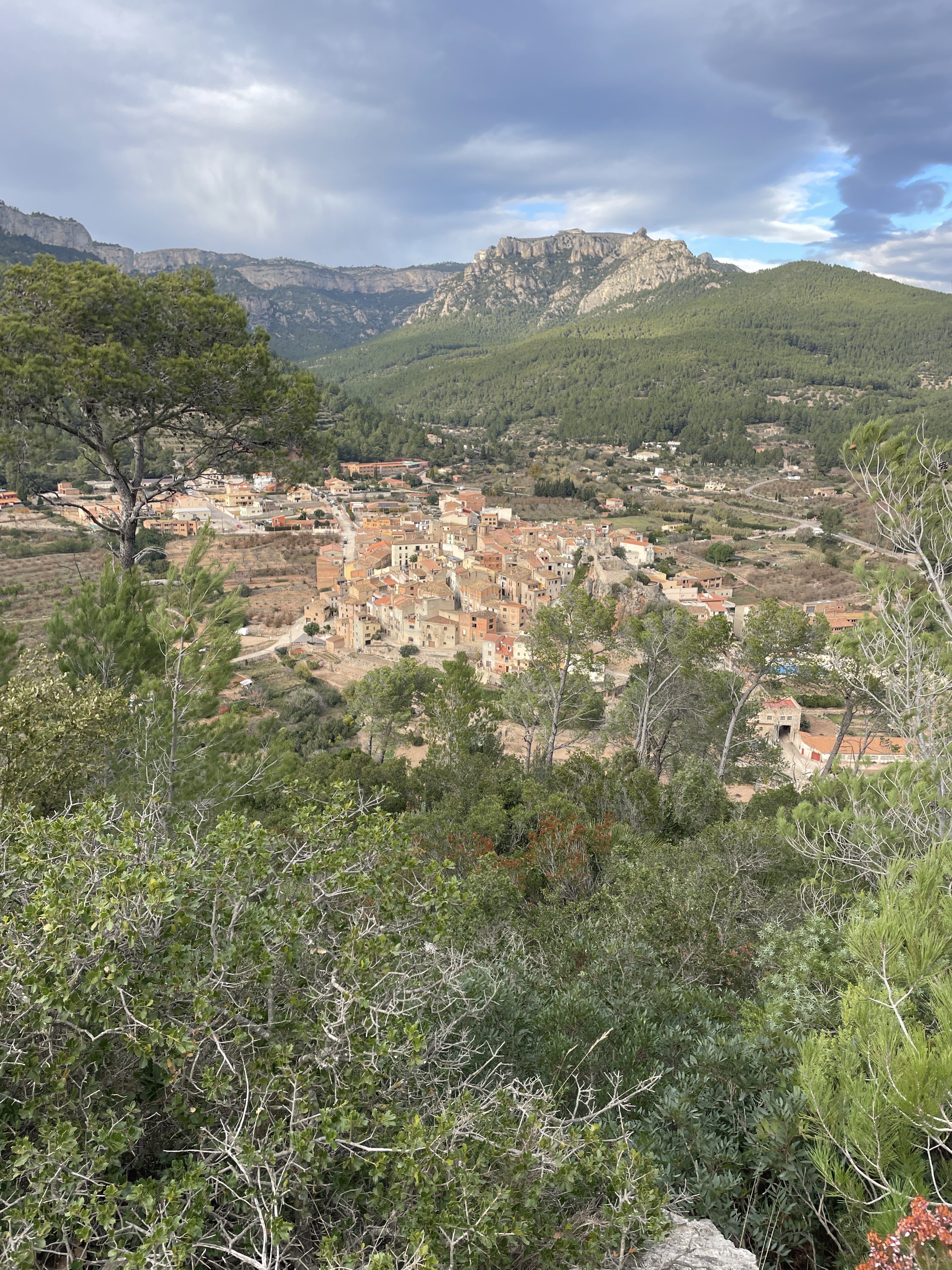 2VWC+WP Pratdip, Spain / 02-12-2025 14:57 / 12.54 °C en half bewolkt / 316 m