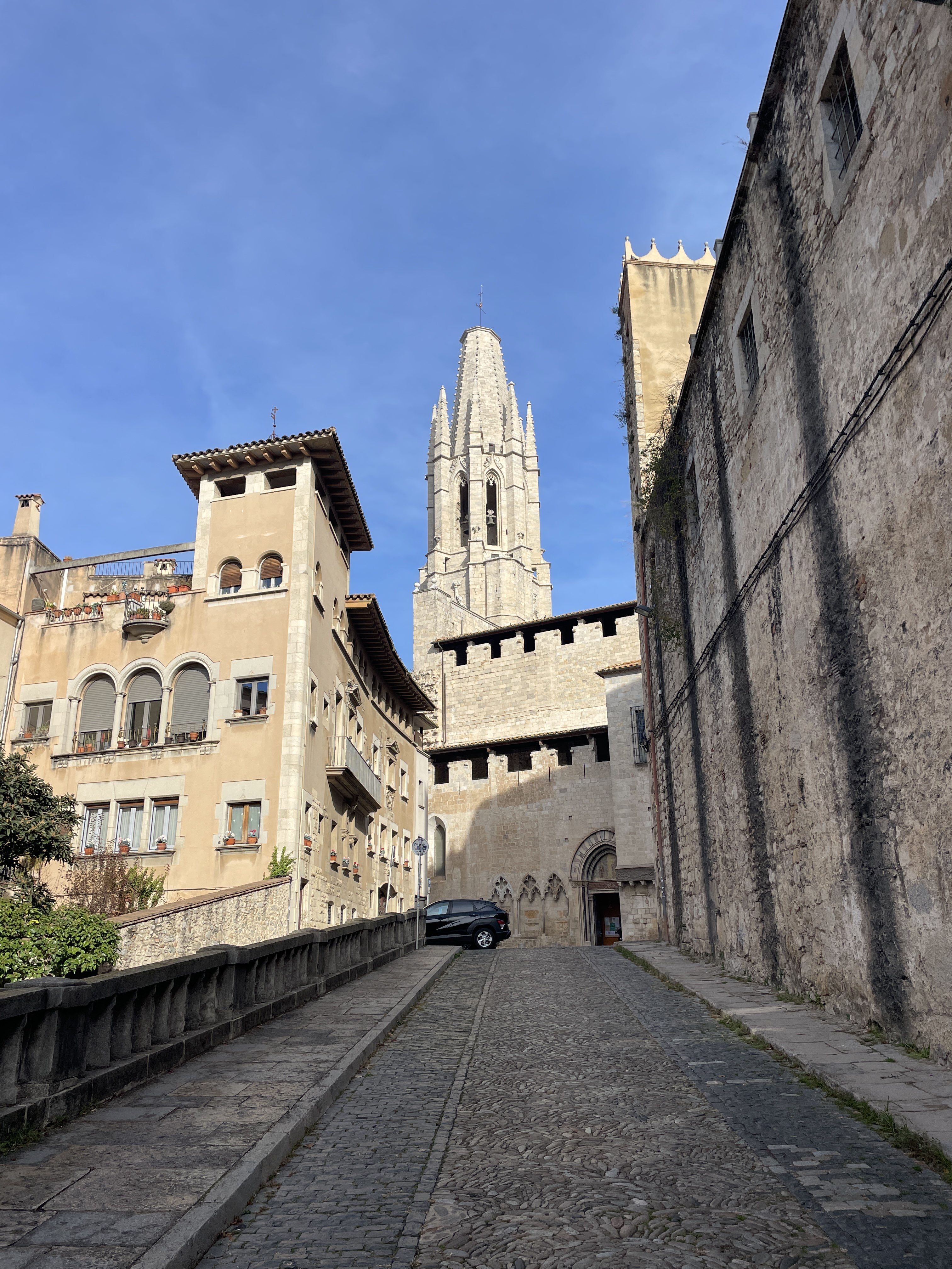 Pujada de Sant Feliu, 27-11, 17004 Girona, Spain / 03-12-2025 12:03 / 13.11 °C en zeer lichte bewolking / 74 m