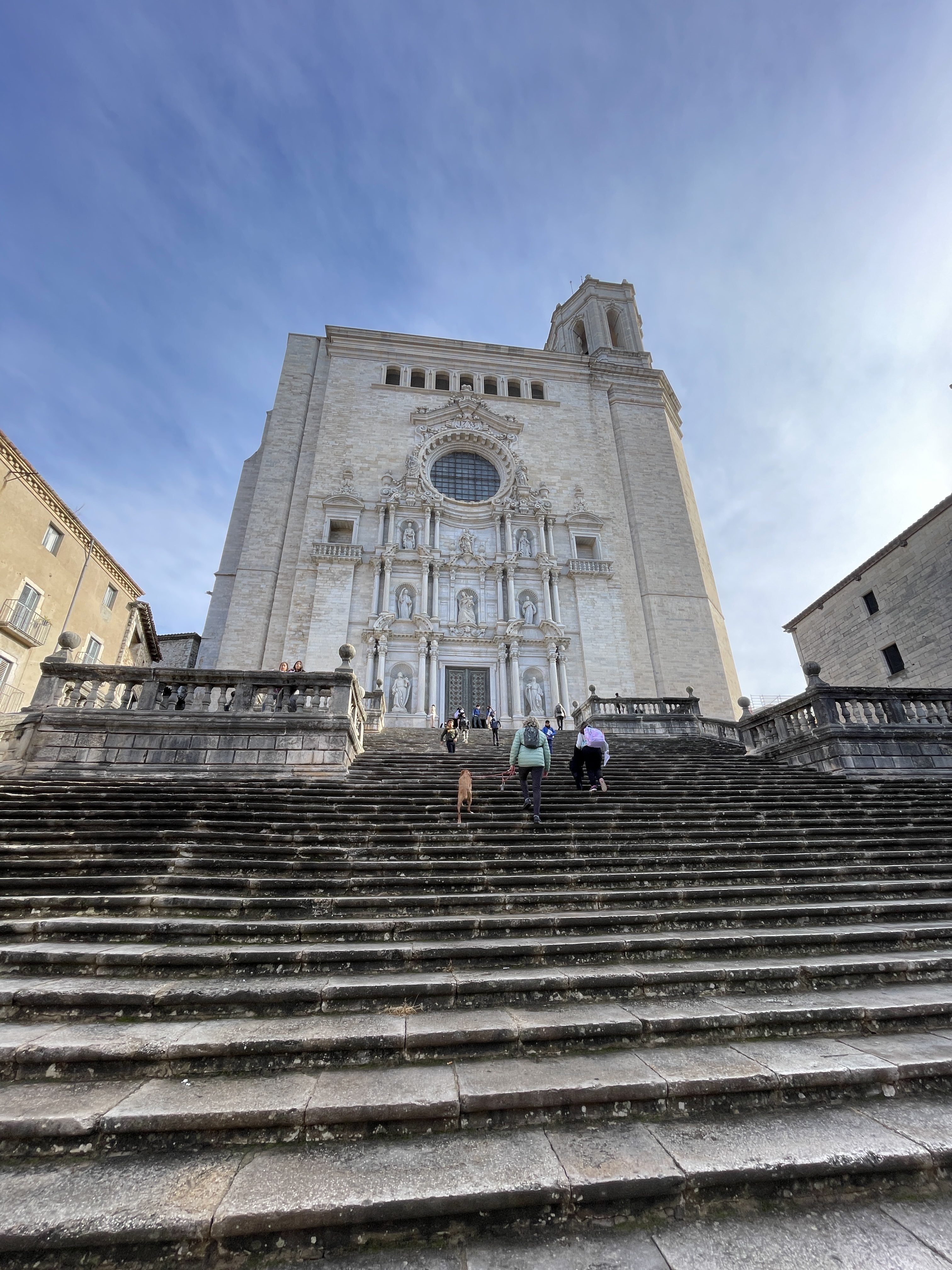 Pl. de la Catedral, 3, 17004 Girona, Spain / 03-12-2025 12:09 / 13.11 °C en zeer lichte bewolking / 84 m