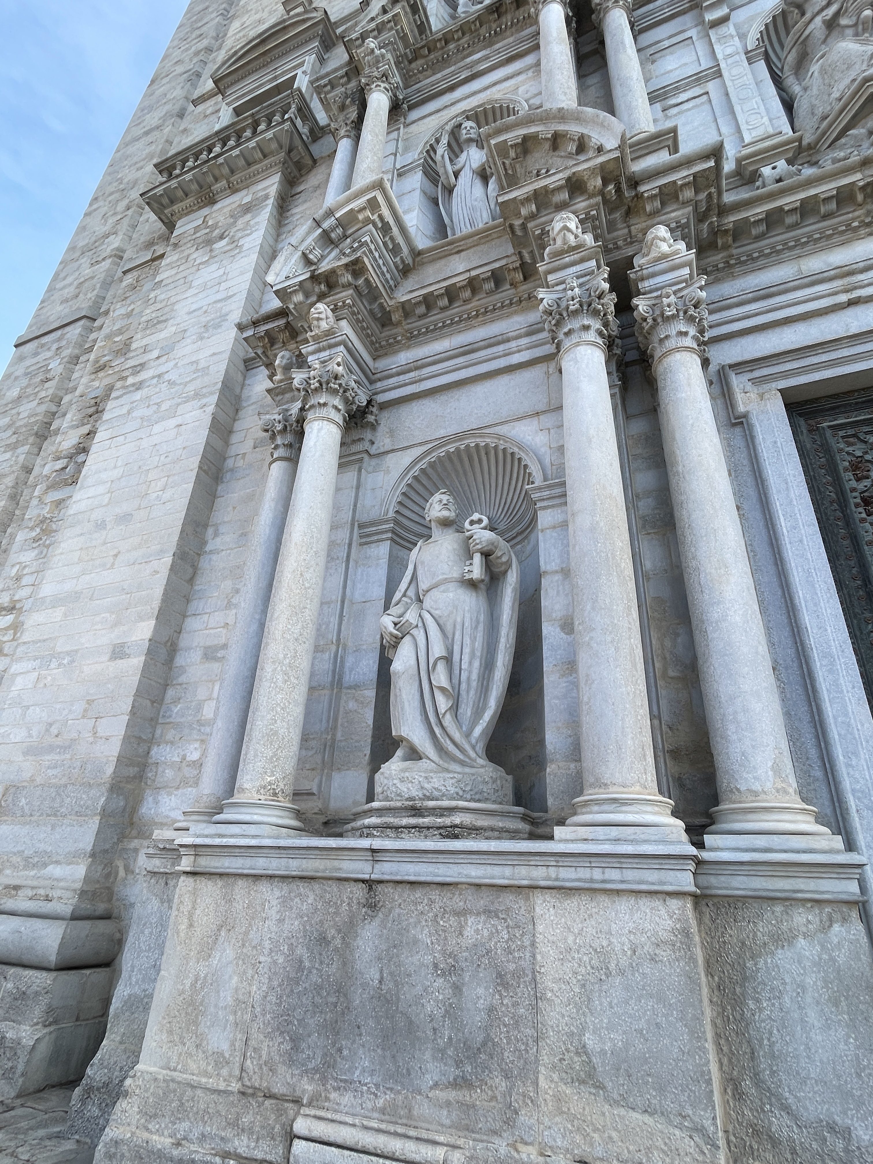 Pl. de la Catedral, s/n, 17004 Girona, Spain / 03-12-2025 12:11 / 13.15 °C en zeer lichte bewolking / 90 m