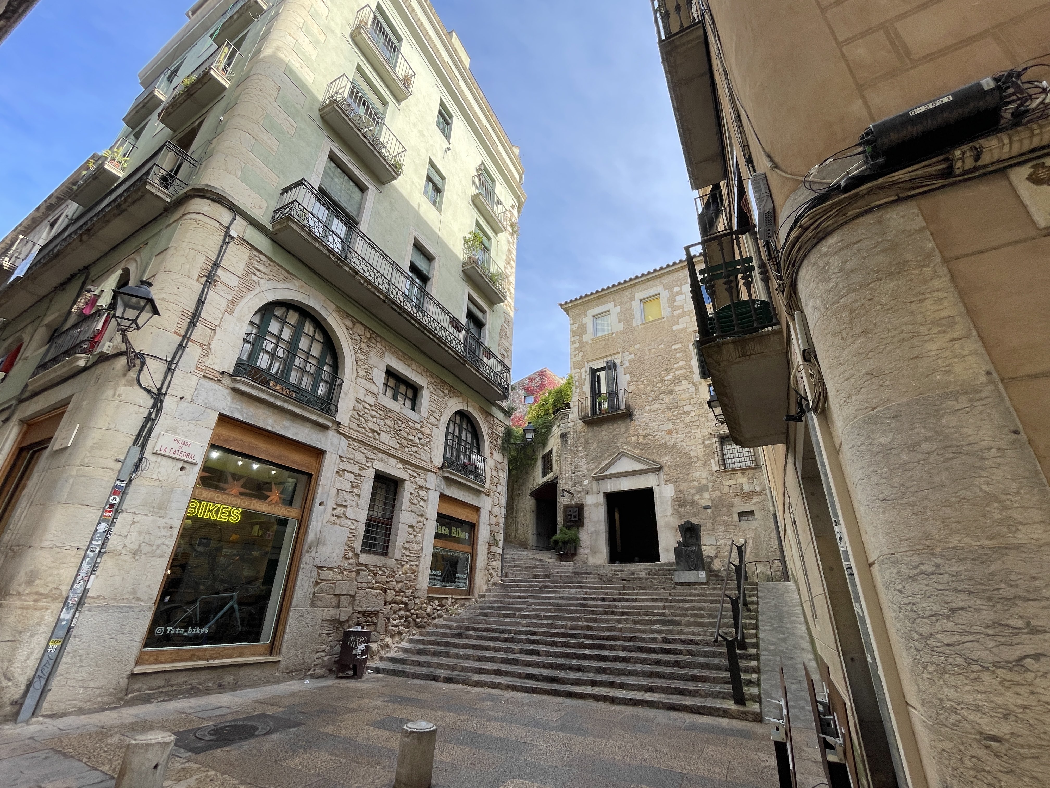 Carrer de la Força, 14, 17004 Girona, Spain / 03-12-2025 12:22 / 13.51 °C en zeer lichte bewolking / 83 m