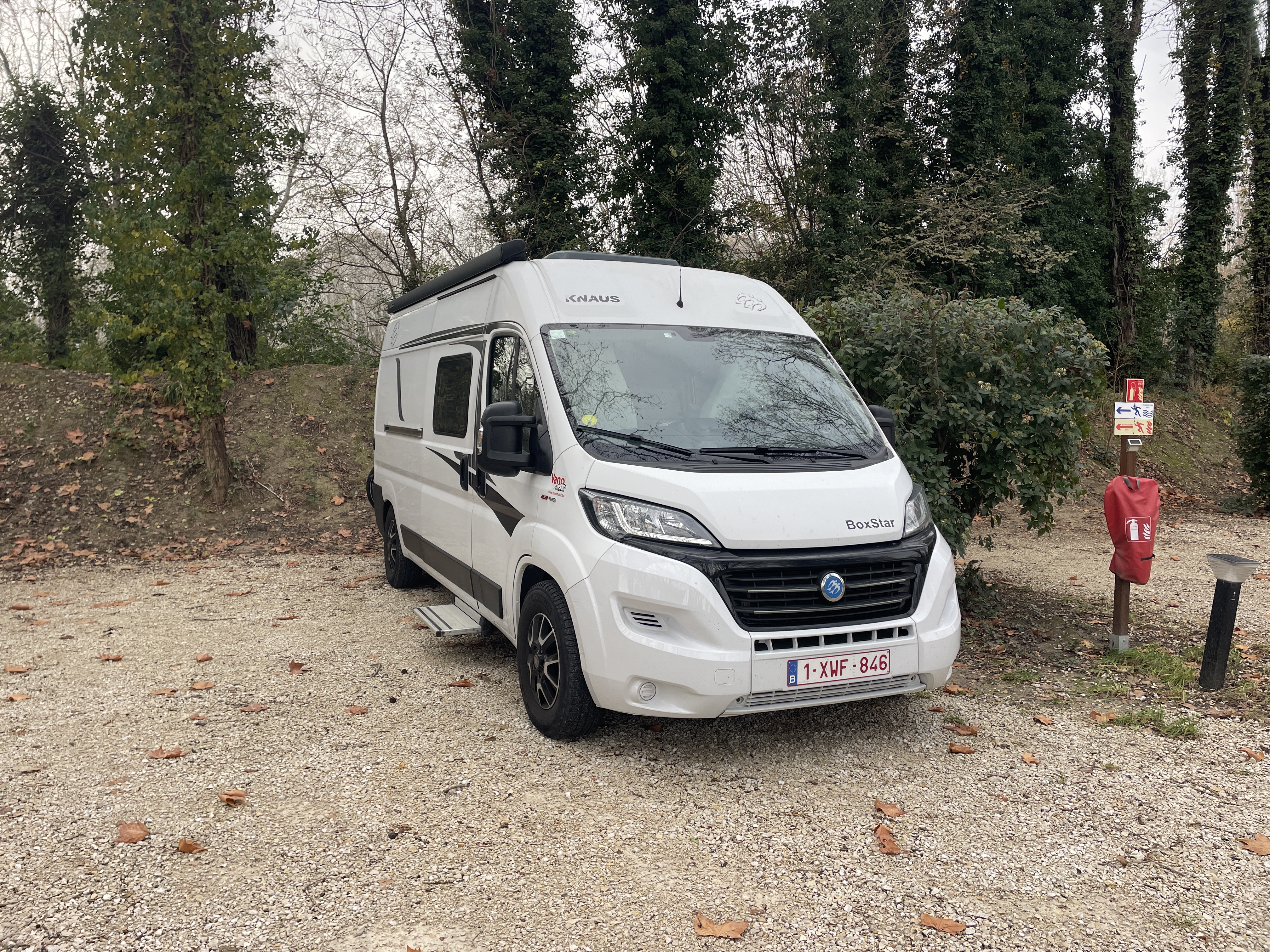 LODGES & NATURE Camping les 2 Rhône, 151 Chem. de Bellegarde, 84000 Avignon, France / 04-12-2025 13:59 / 9.91 °C en bewolkt / 14 m