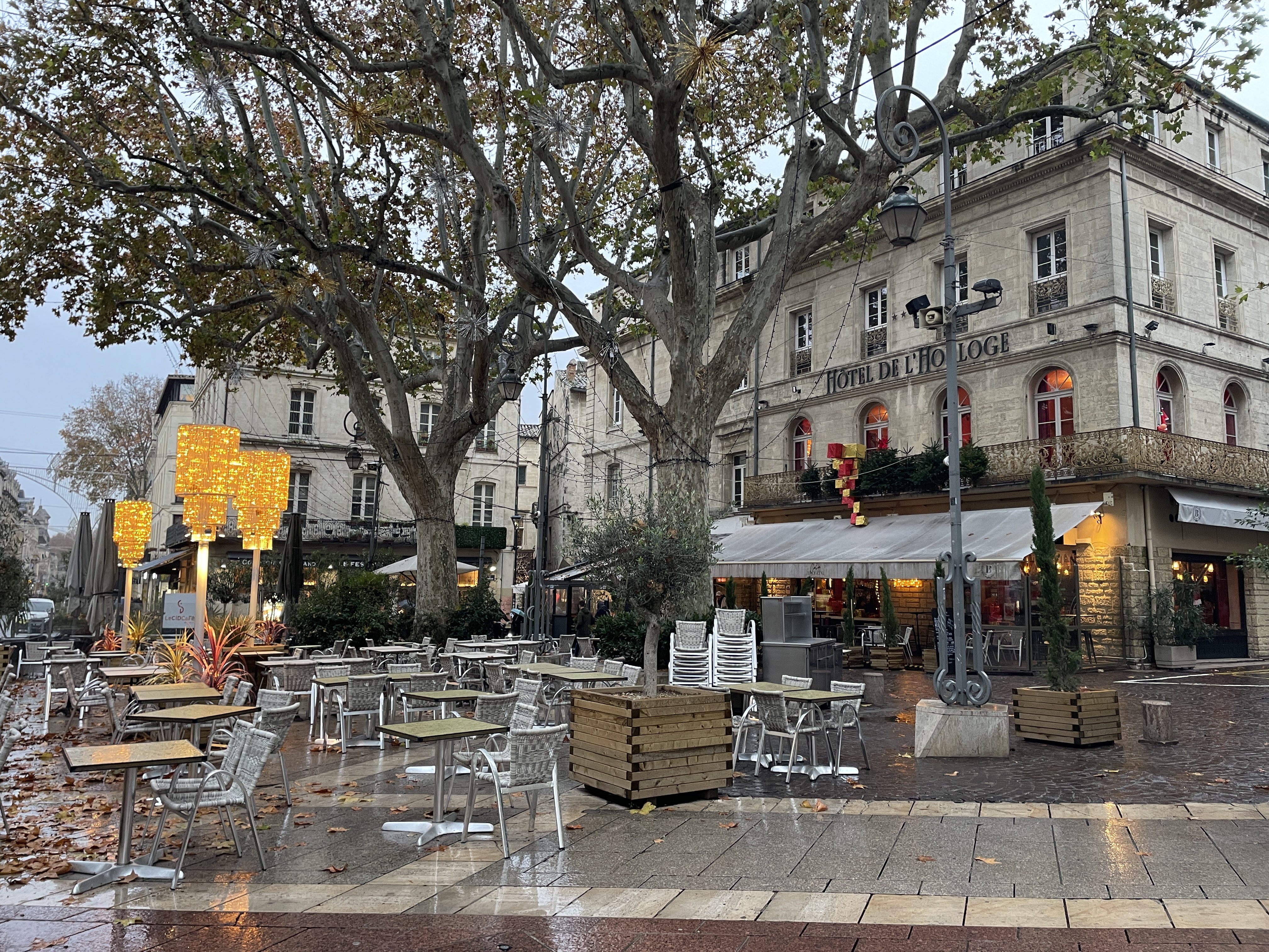 15 Pl. de l'Horloge, 84000 Avignon, France / 04-12-2025 16:35 / 7.27 °C en bewolkt / 22 m