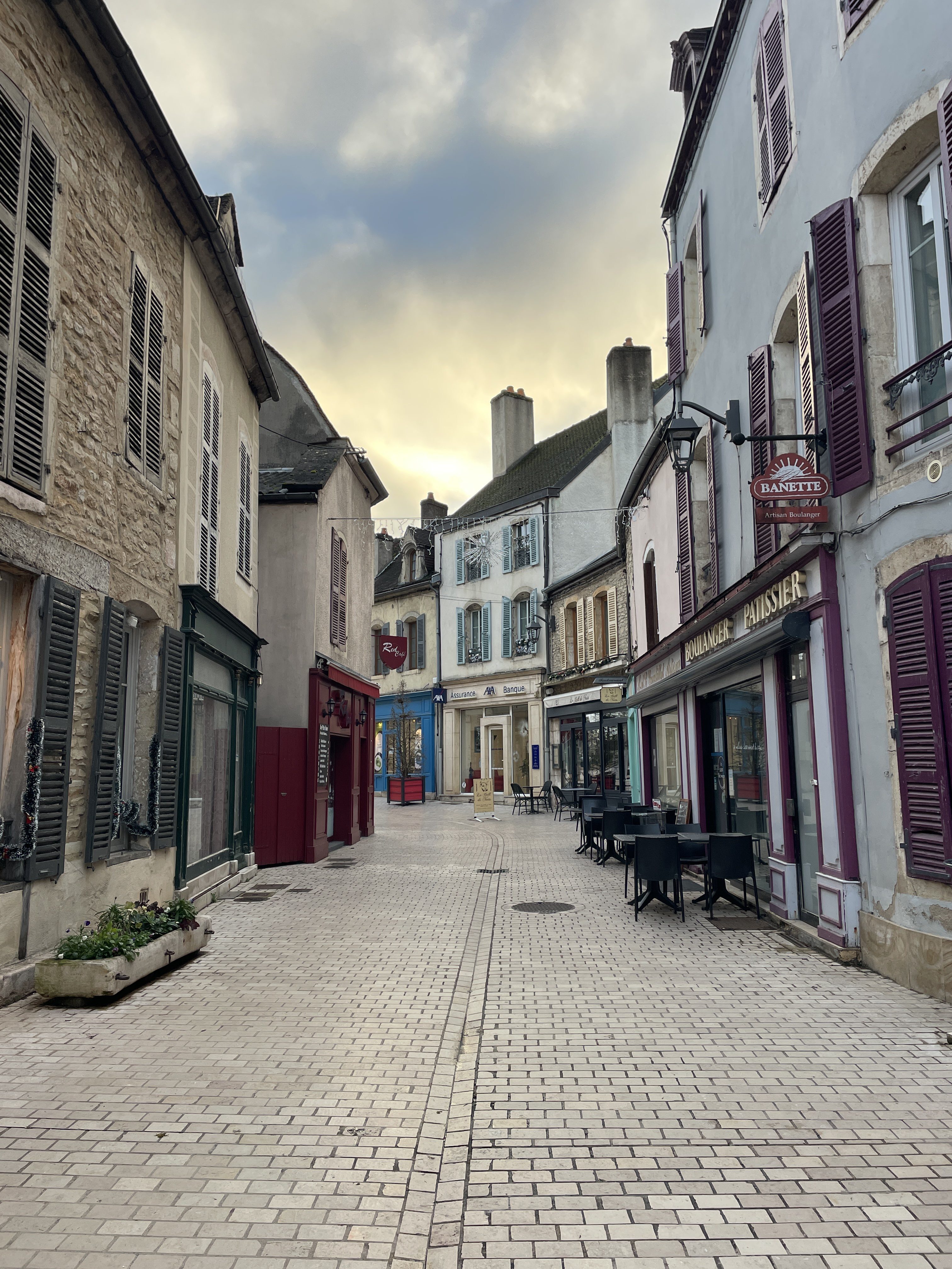 40 Grande Rue, 21700 Nuits-Saint-Georges, France / 05-12-2025 15:59 / 4.84 °C en bewolkt / 236 m