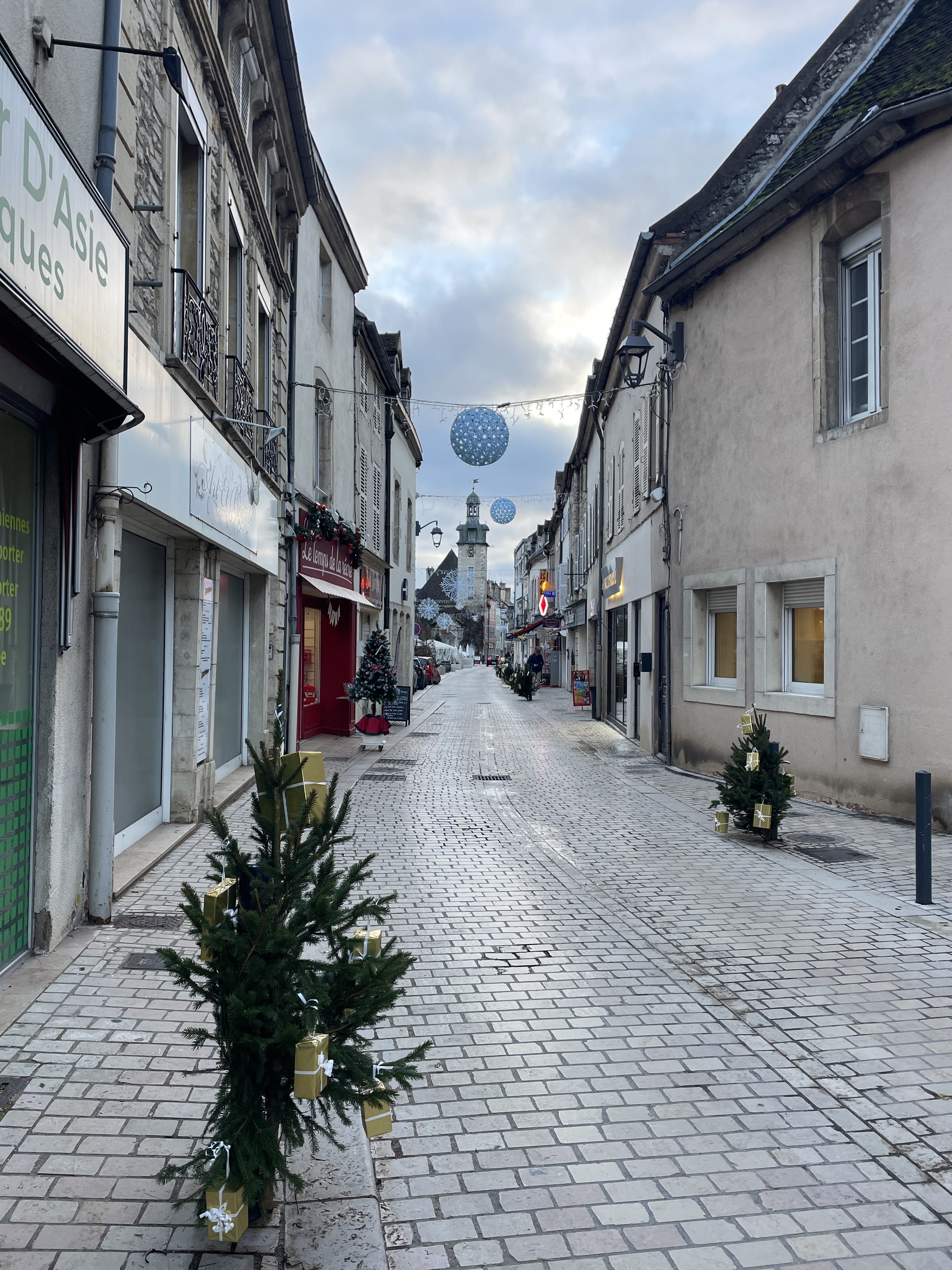 8 Rue Fagon, 21700 Nuits-Saint-Georges, France / 05-12-2025 16:12 / 4.84 °C en bewolkt / 233 m