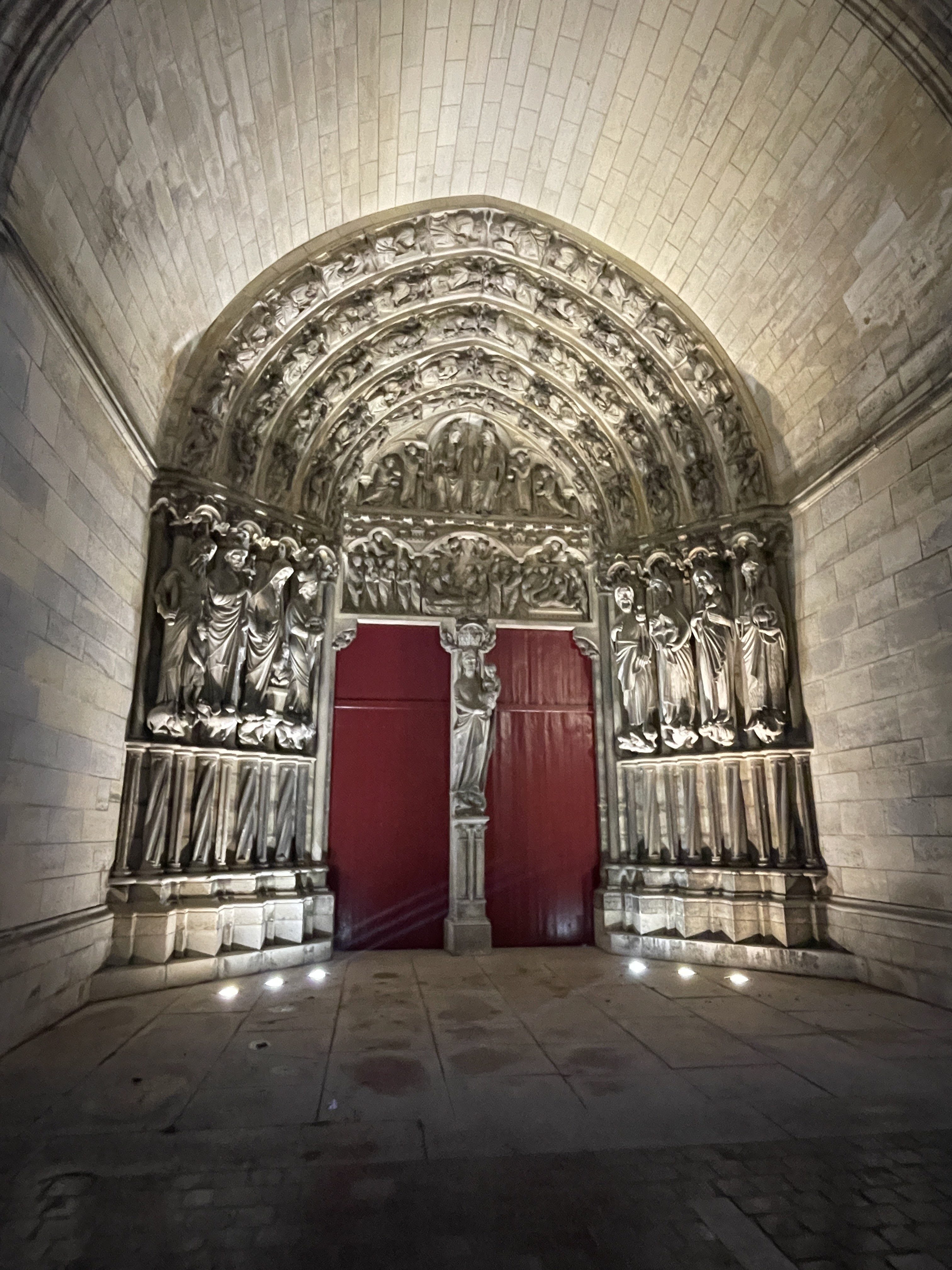 3 Rue du Cloître, 02000 Laon, France / 06-12-2025 17:11 / 9.25 °C en half bewolkt / 164 m