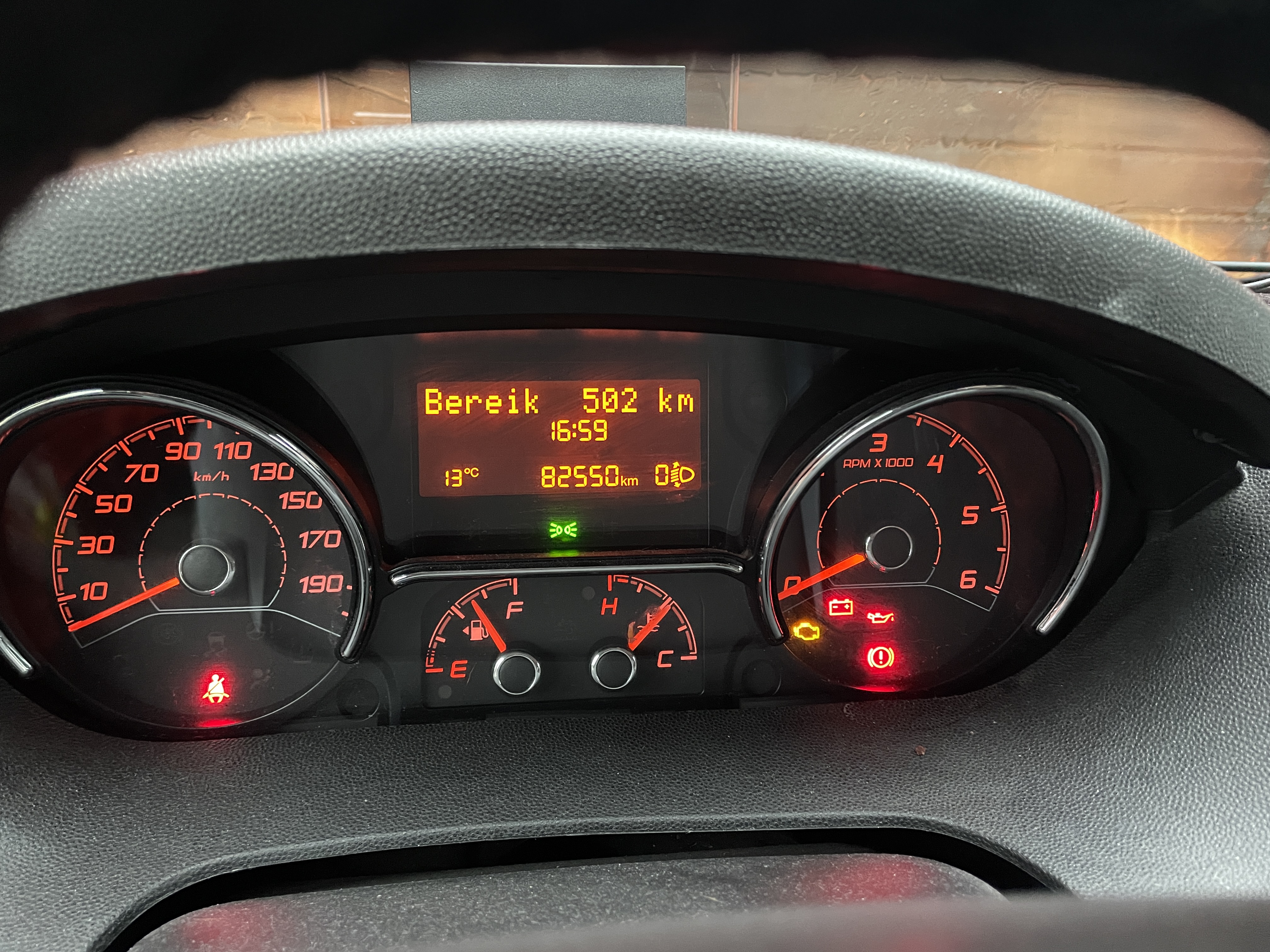 Wilgenstraat 83, 8800 Roeselare, Belgium / 07-12-2025 16:01 / 12.87 °C en lichte regen / -33 m