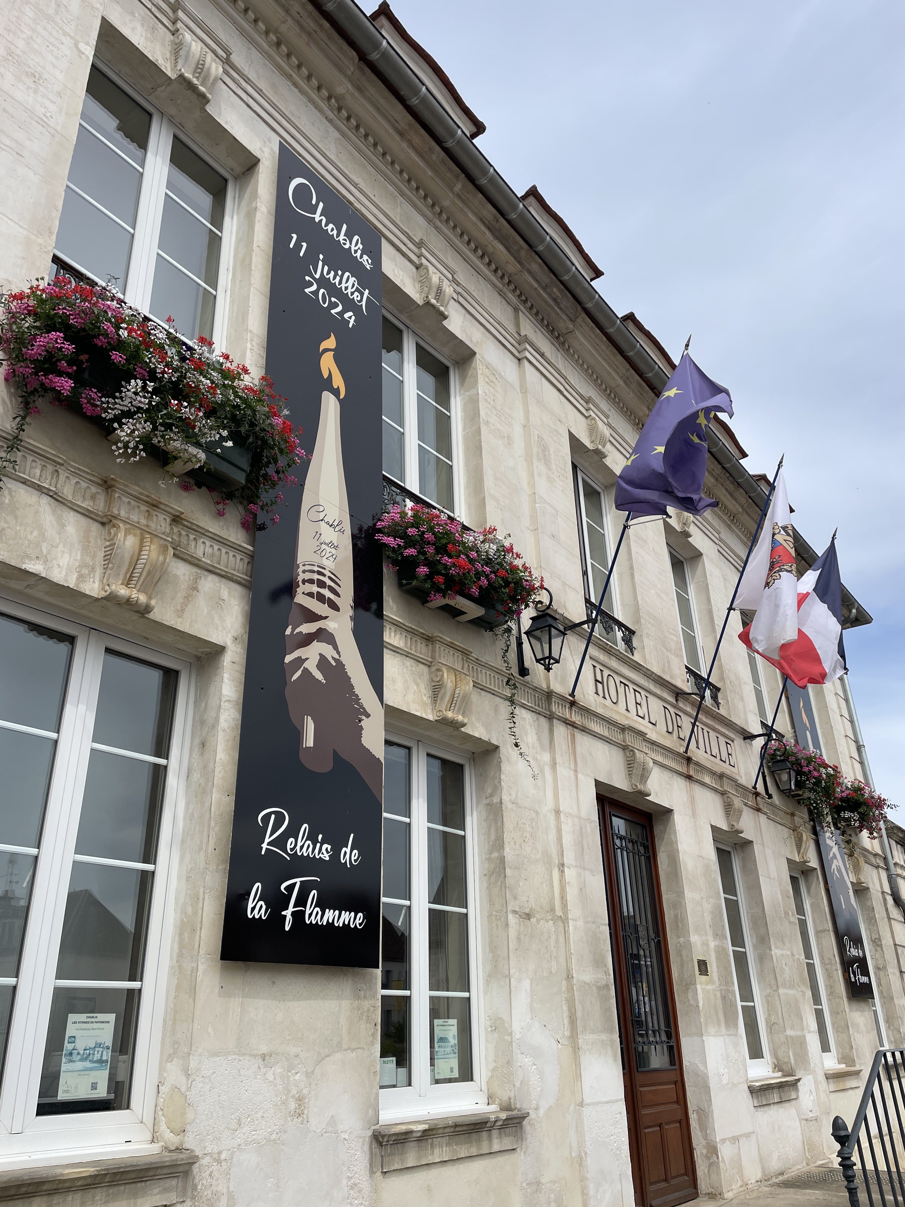 1 Pl. Lafayette, 89800 Chablis, France / 05-07-2024 11:35 / 21.23 °C en bewolkt