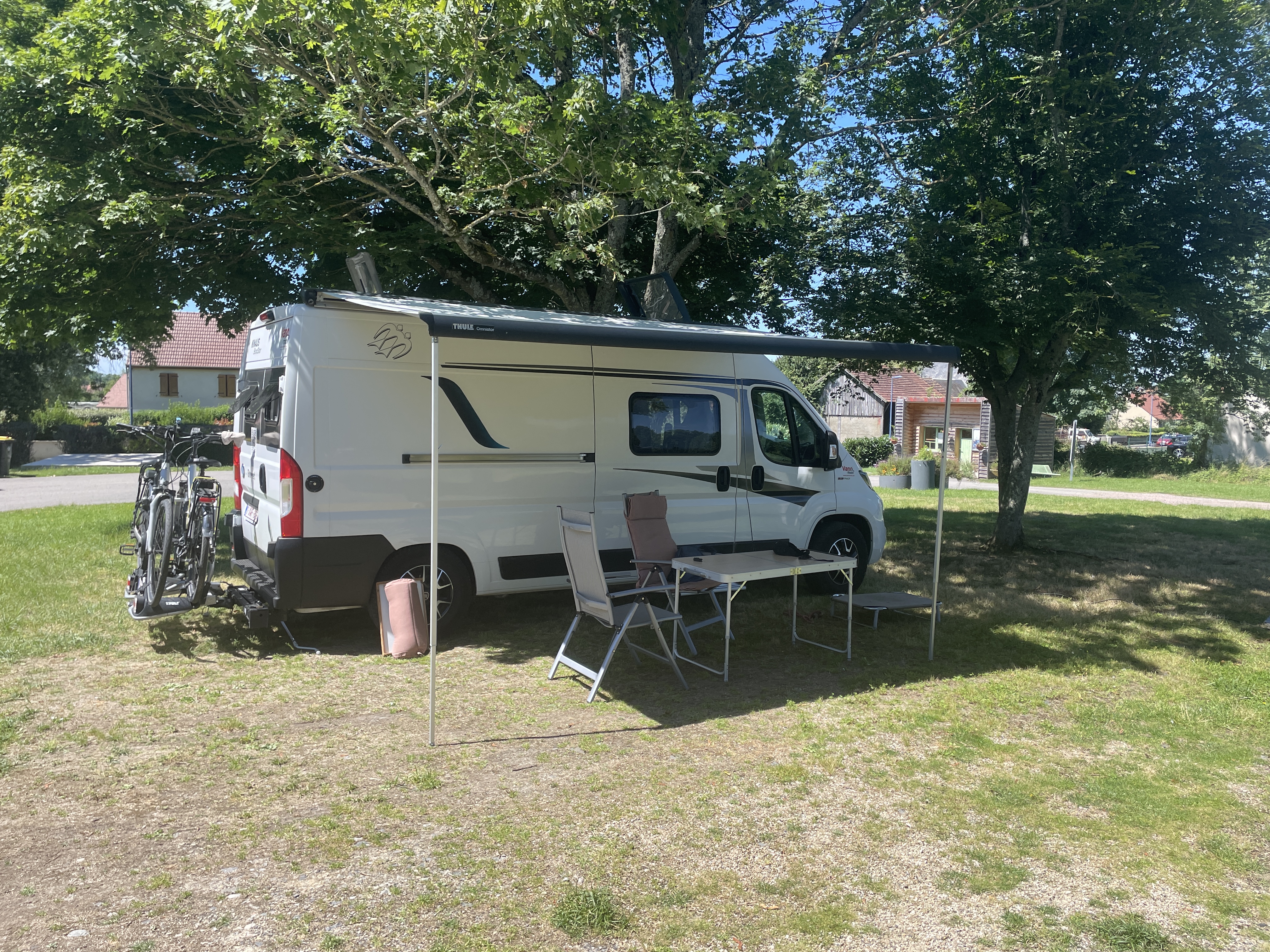 13 Rue de Beaudrillon, 58240 Saint-Pierre-le-Moûtier, France / 08-07-2024 15:11 / 26.68 °C en licht bewolkt