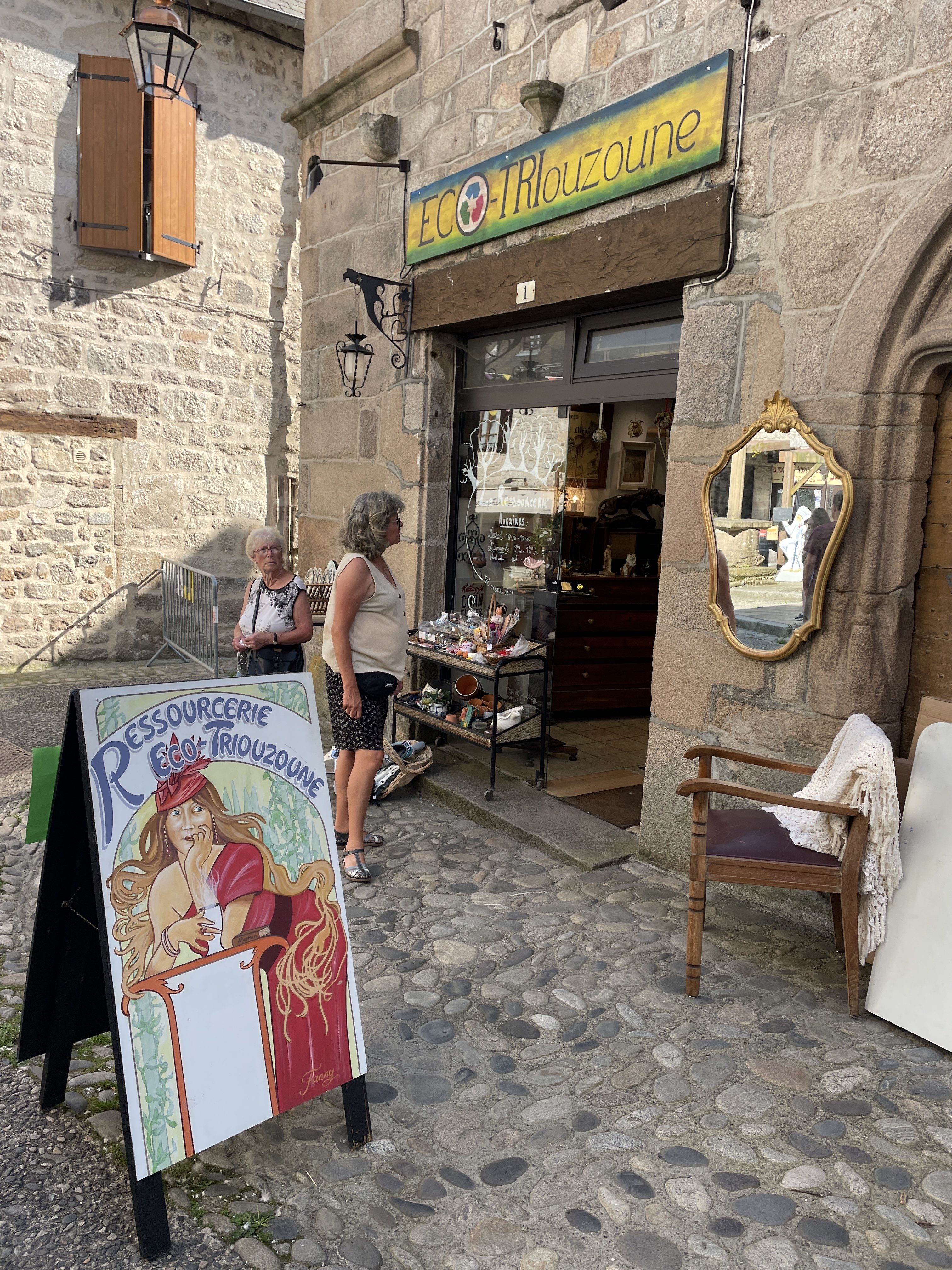 4 Grand Rue, 19250 Meymac, France / 17-07-2024 17:44 / 22.56 °C en zeer lichte bewolking