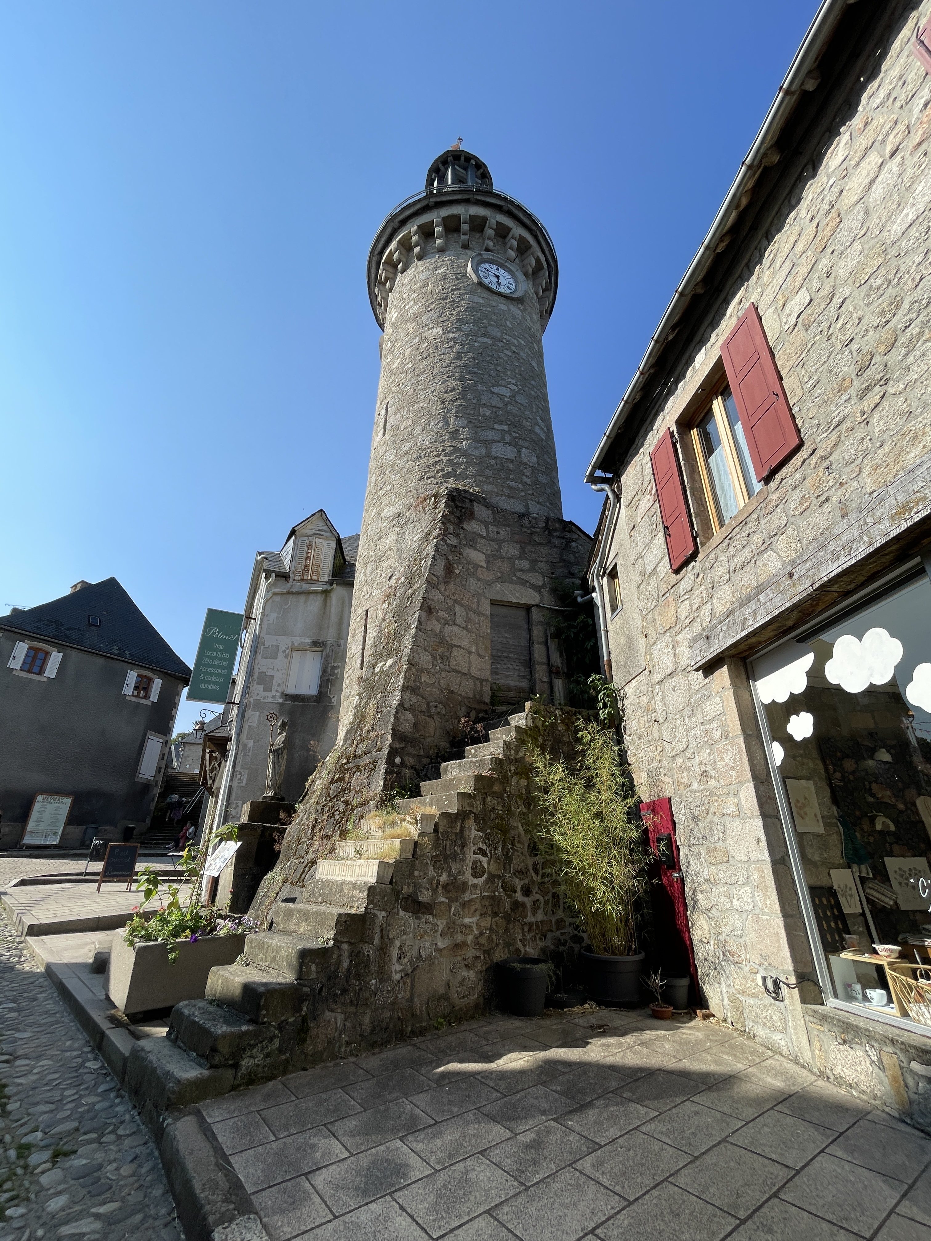 16 Grand Rue, 19250 Meymac, France / 17-07-2024 17:45 / 22.55 °C en zeer lichte bewolking