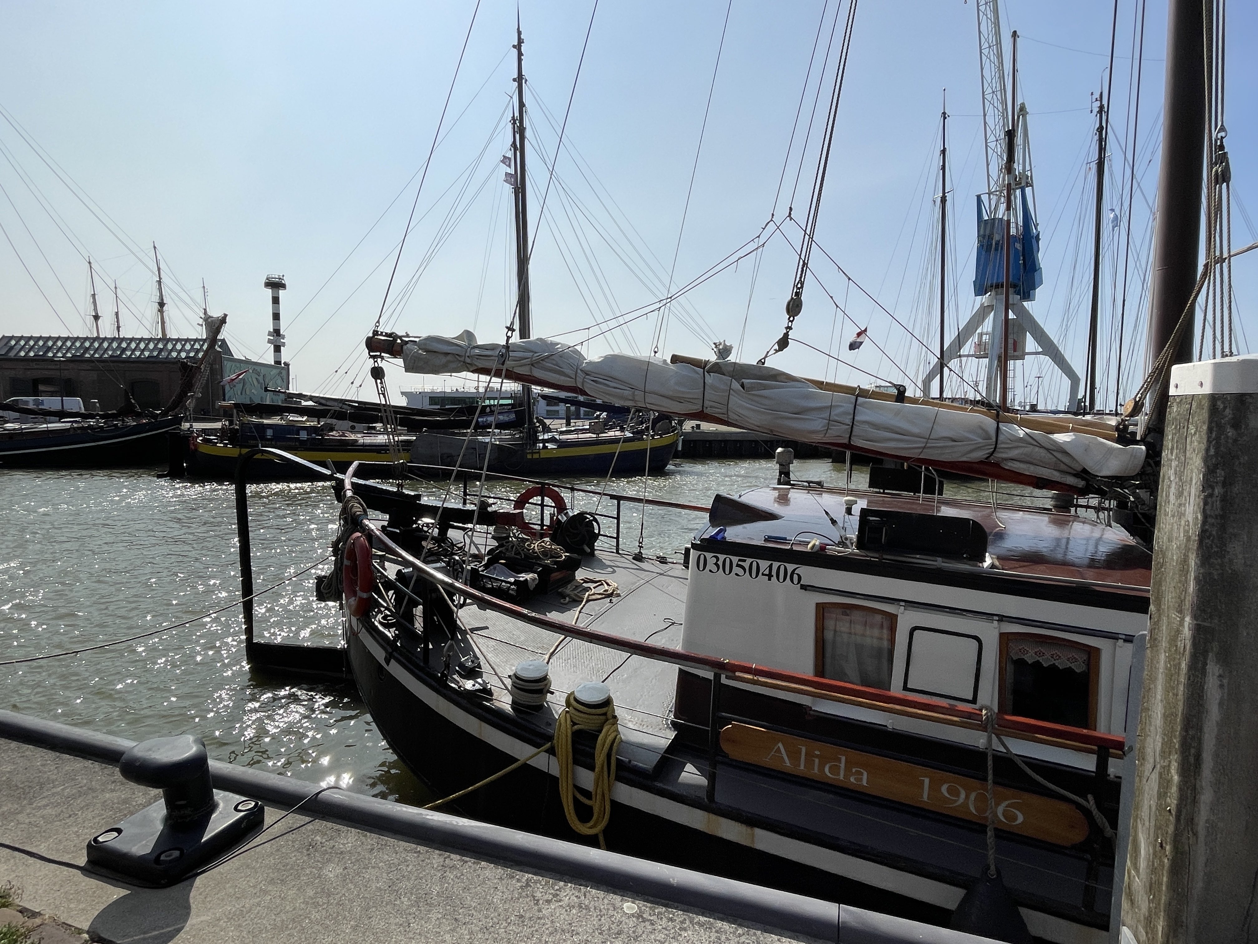 Harlingen Haven, 8861 XD Harlingen, Netherlands / 23-08-2024 15:54 / 20.35 °C en onbewolkt