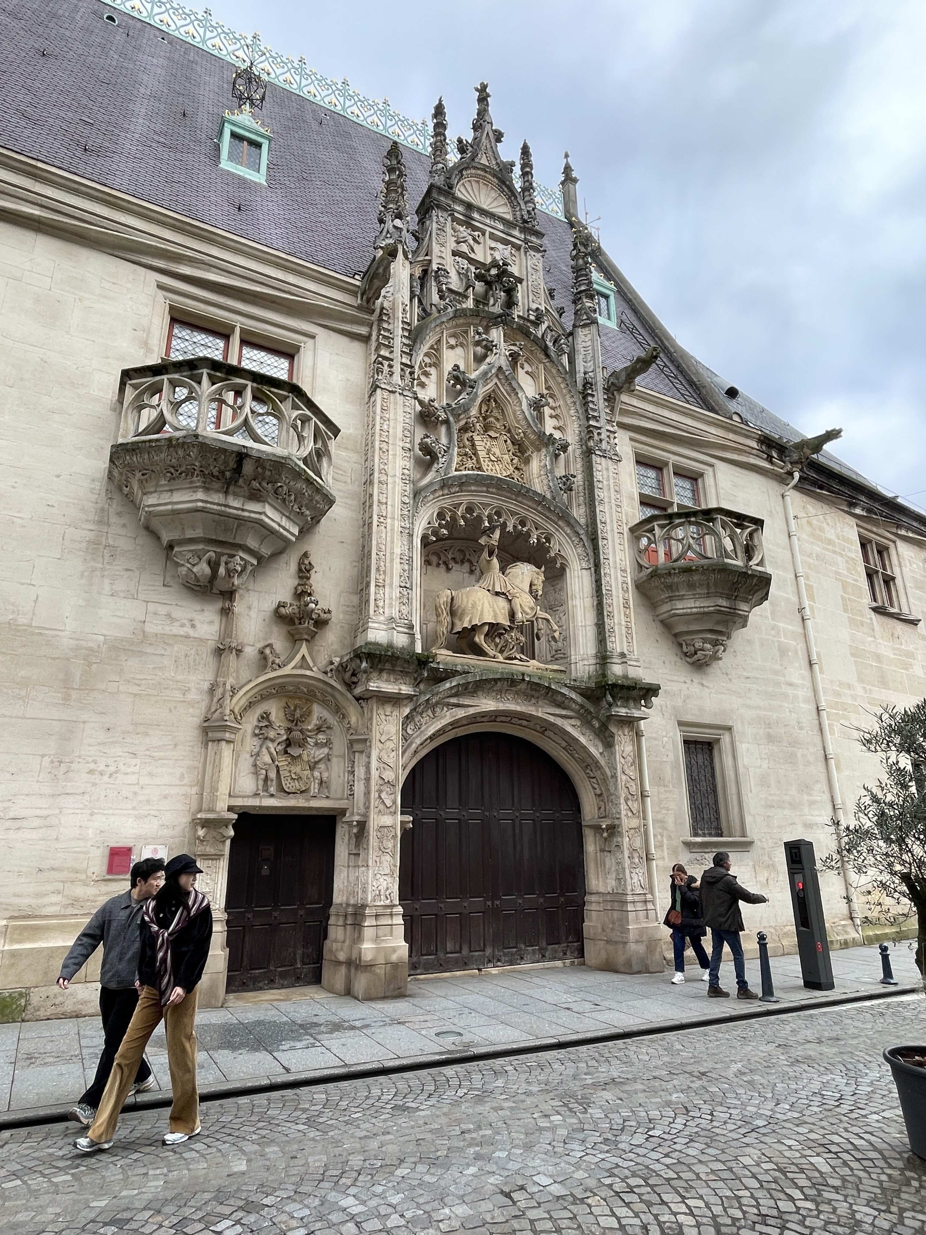 69 Grande Rue, 54000 Nancy, France / 04-04-2026 15:34 / 12.92 °C en bewolkt / 196 m