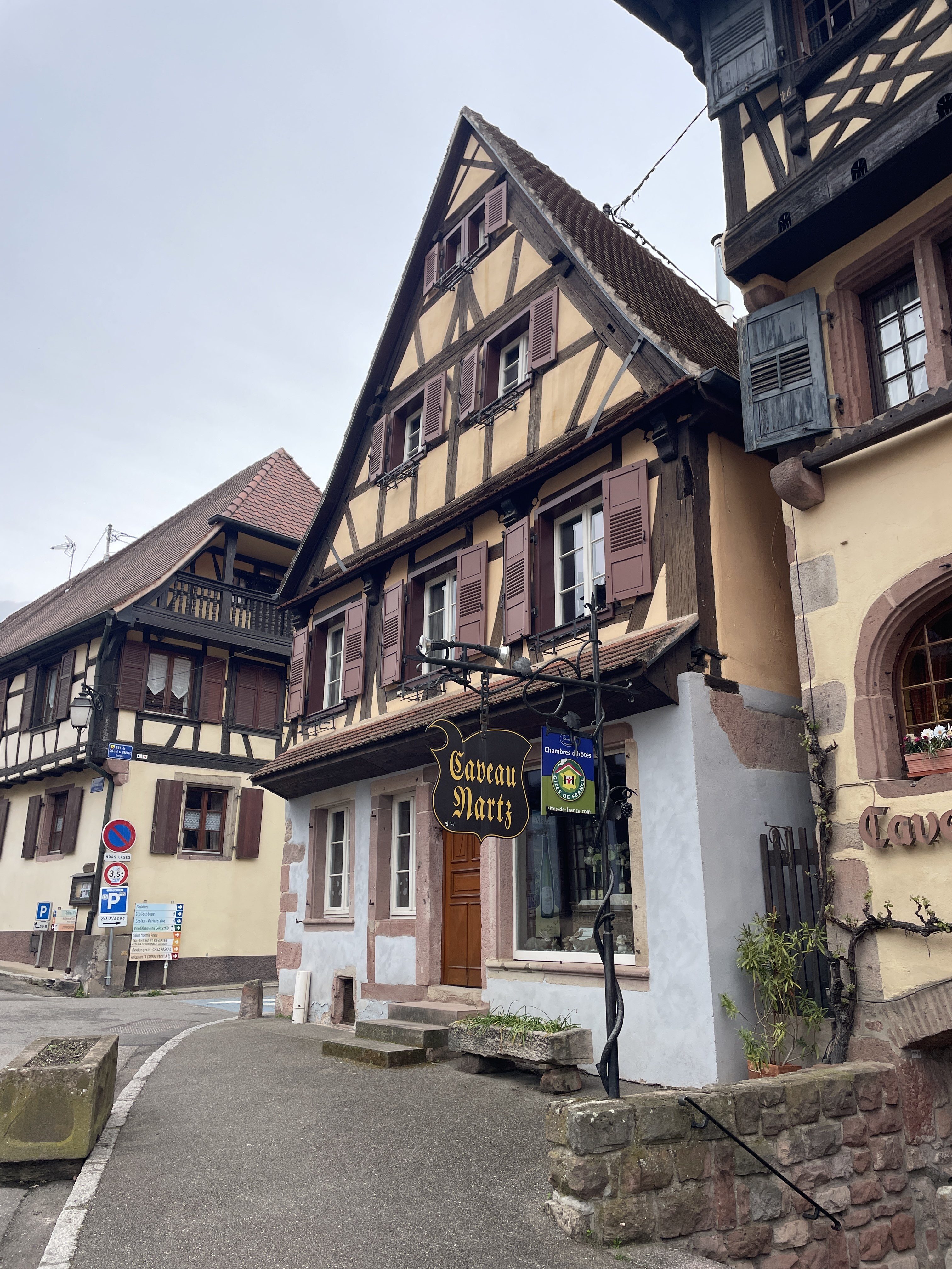 12 Pl. du Marché, 67650 Dambach-la-Ville, France / 10-04-2026 11:48 / 12.31 °C en bewolkt / 216 m