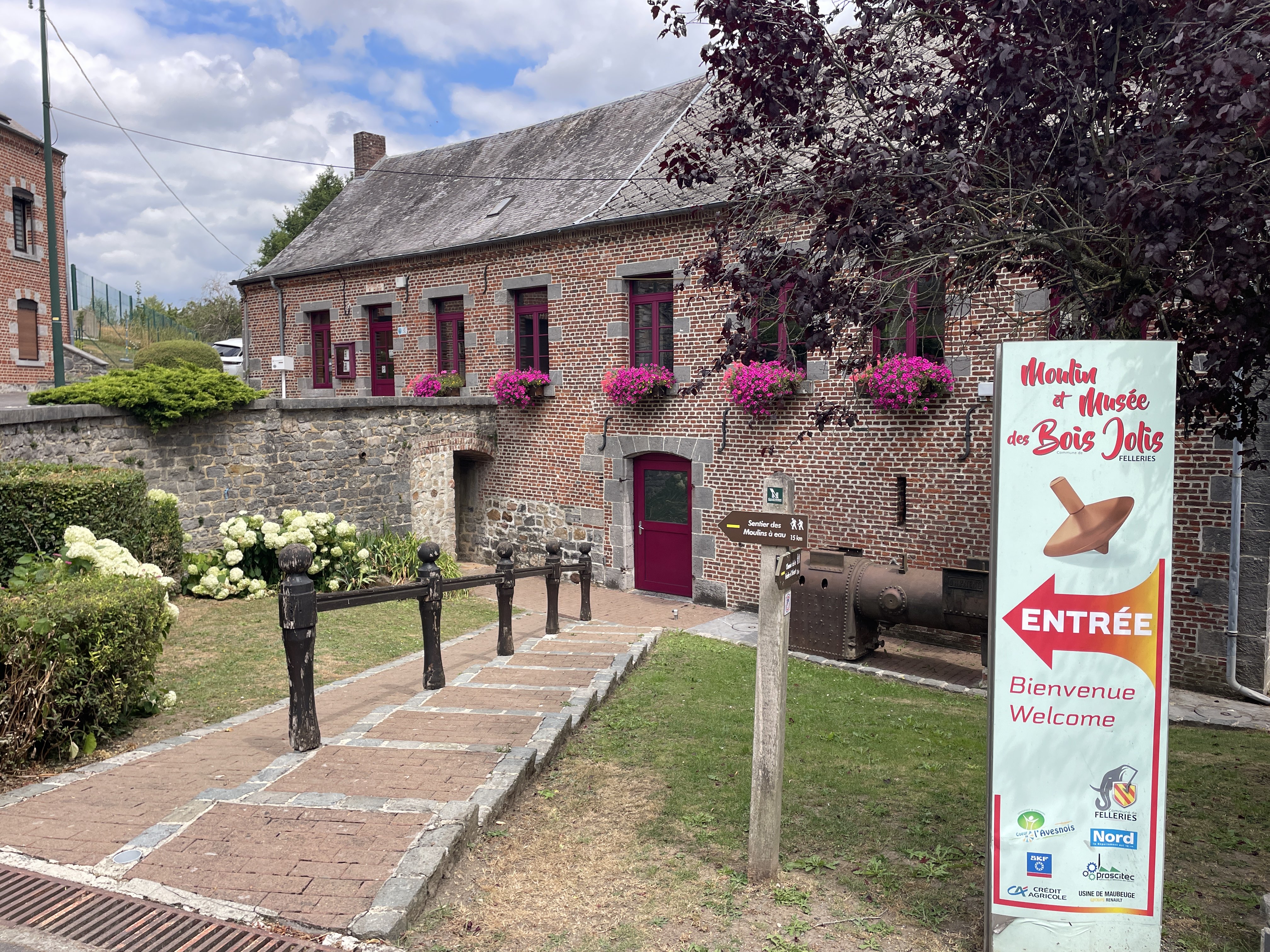 18 Rue de la Place, 59740 Felleries, France / 27-07-2026 14:39 / 24.69 °C en onbewolkt / 172 m