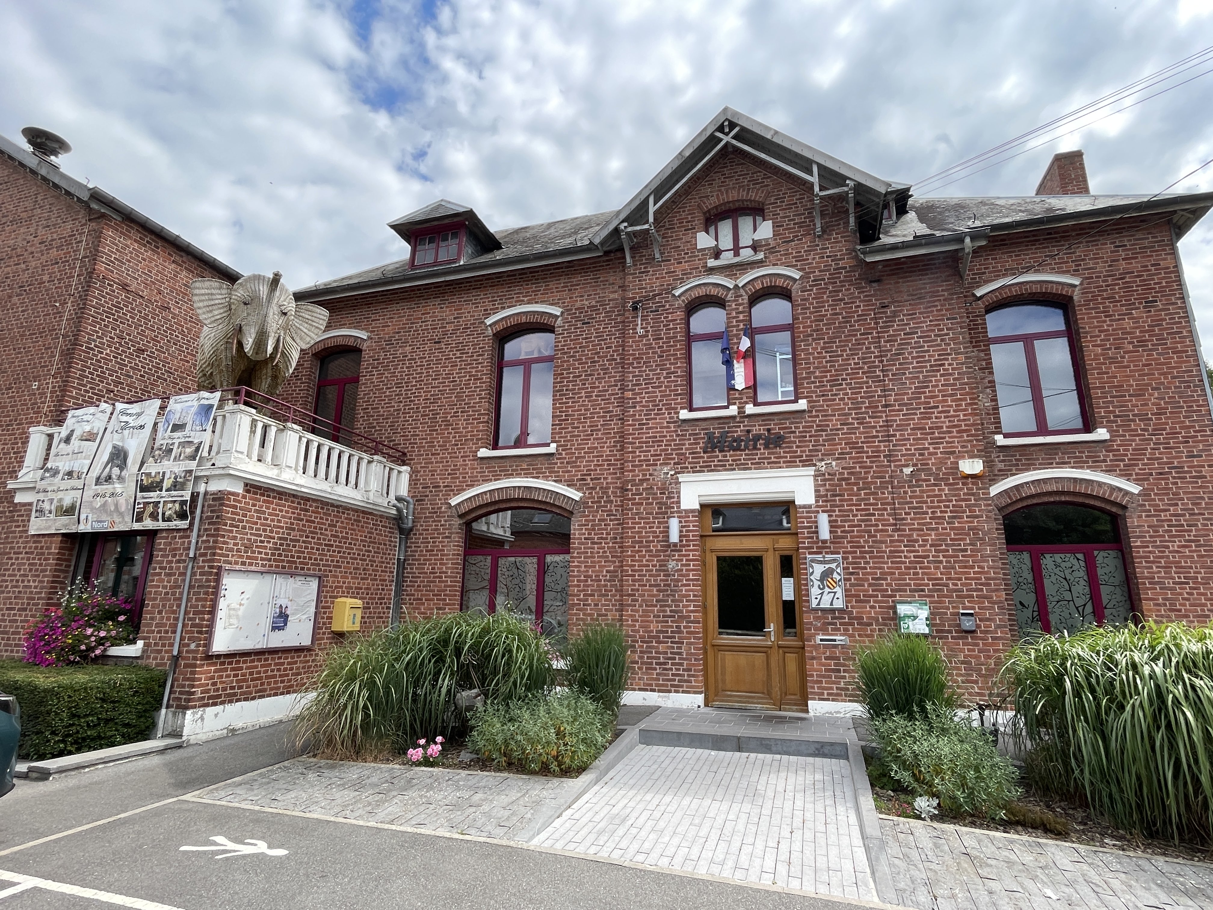 17 Rue de la Mairie, 59740 Felleries, France / 27-07-2026 14:43 / 27.5 °C en onbewolkt / 172 m