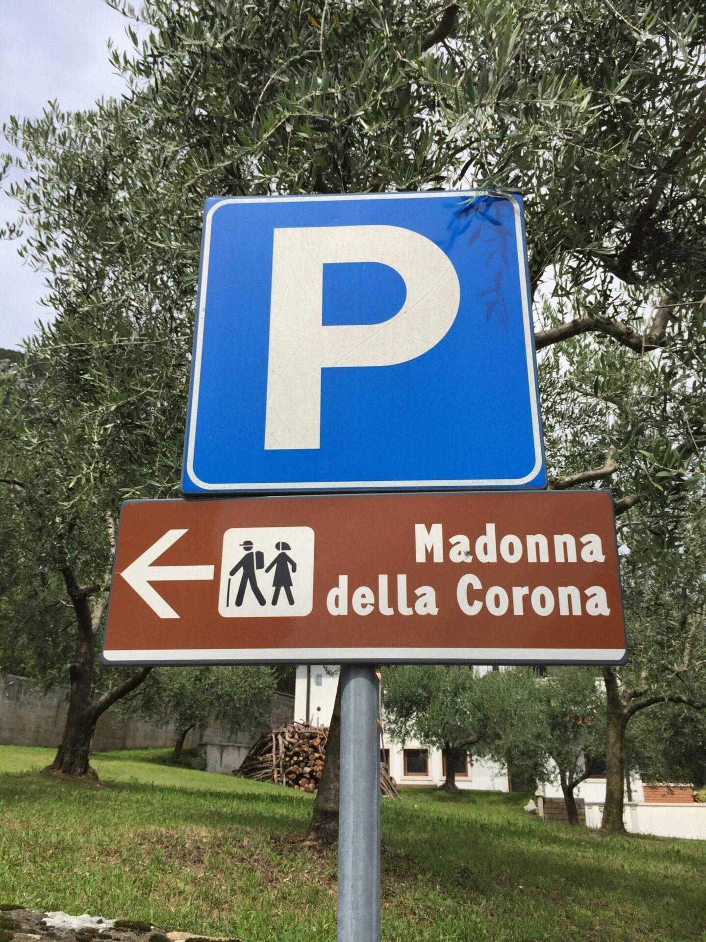 Piazza Rosmini, 6, 37020 Brentino VR, Italy / 04-08-2020 15:18 / 18.55 °C en half bewolkt