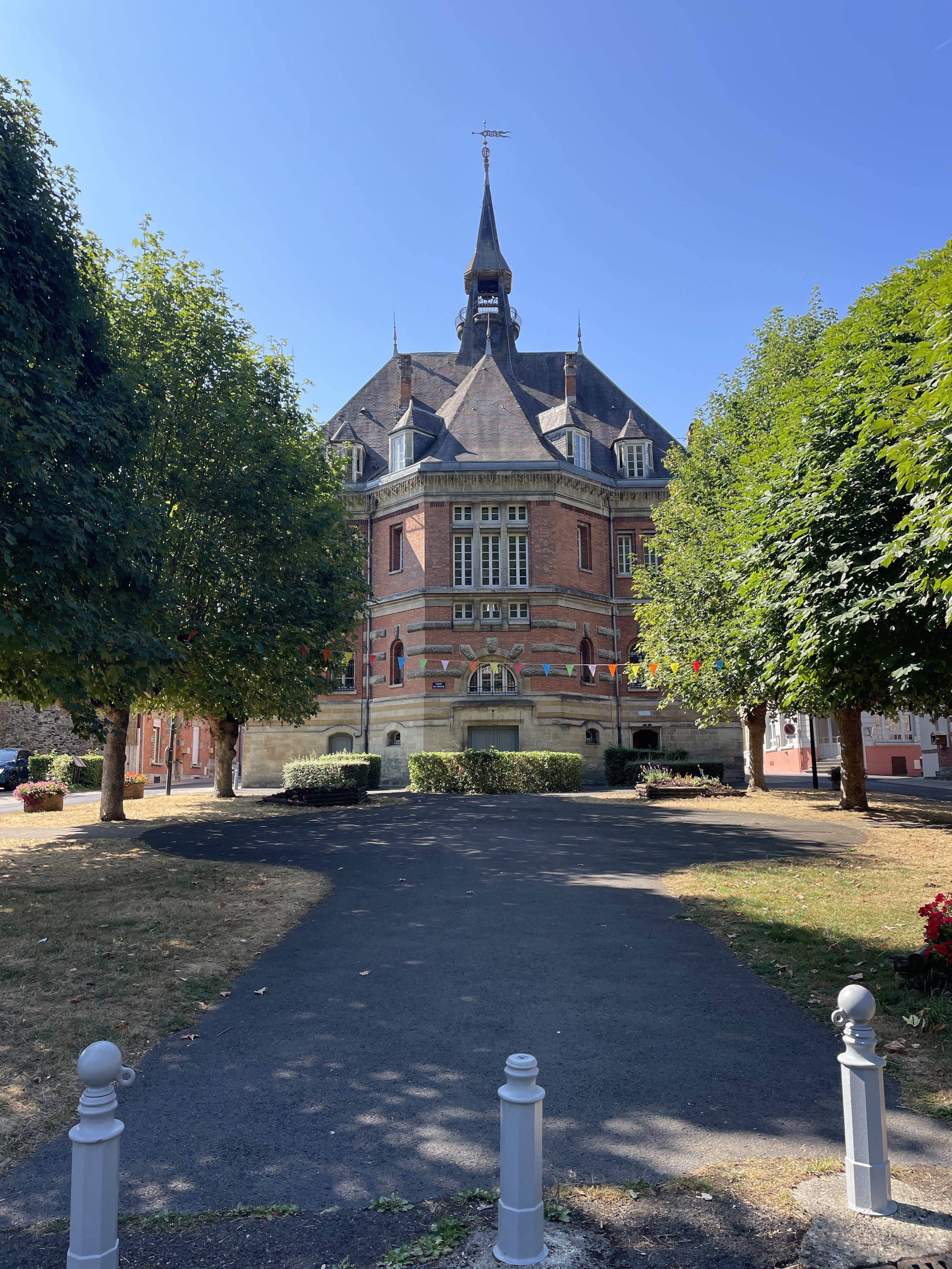 17 Rue Saint-Louis, 08170 Haybes, France / 01-08-2026 10:57 / 24.01 °C en licht bewolkt / 116 m