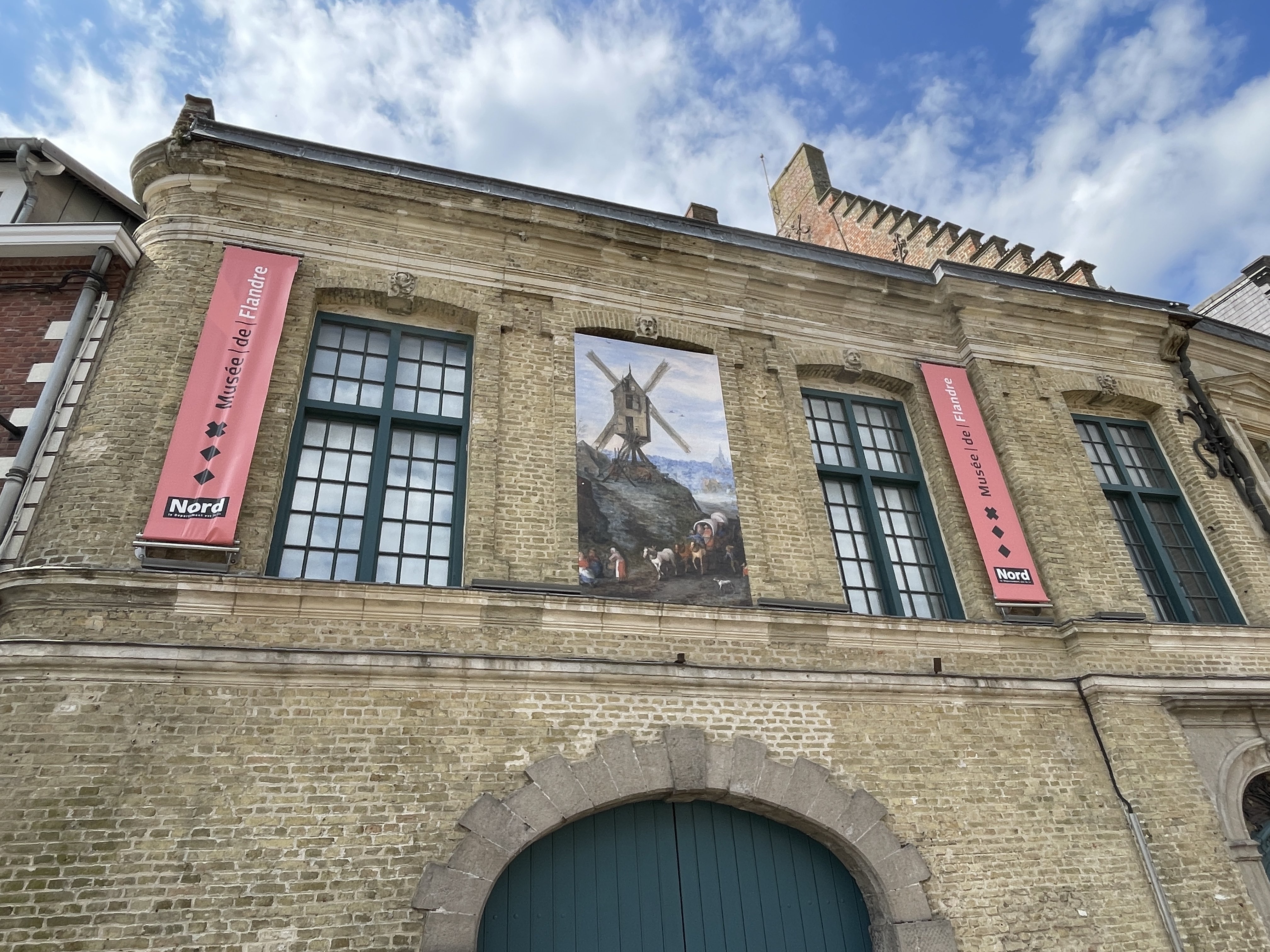 26 Grand' Place, 59670 Cassel, France / 11-05-2025 11:29 / 23.56 °C en licht bewolkt