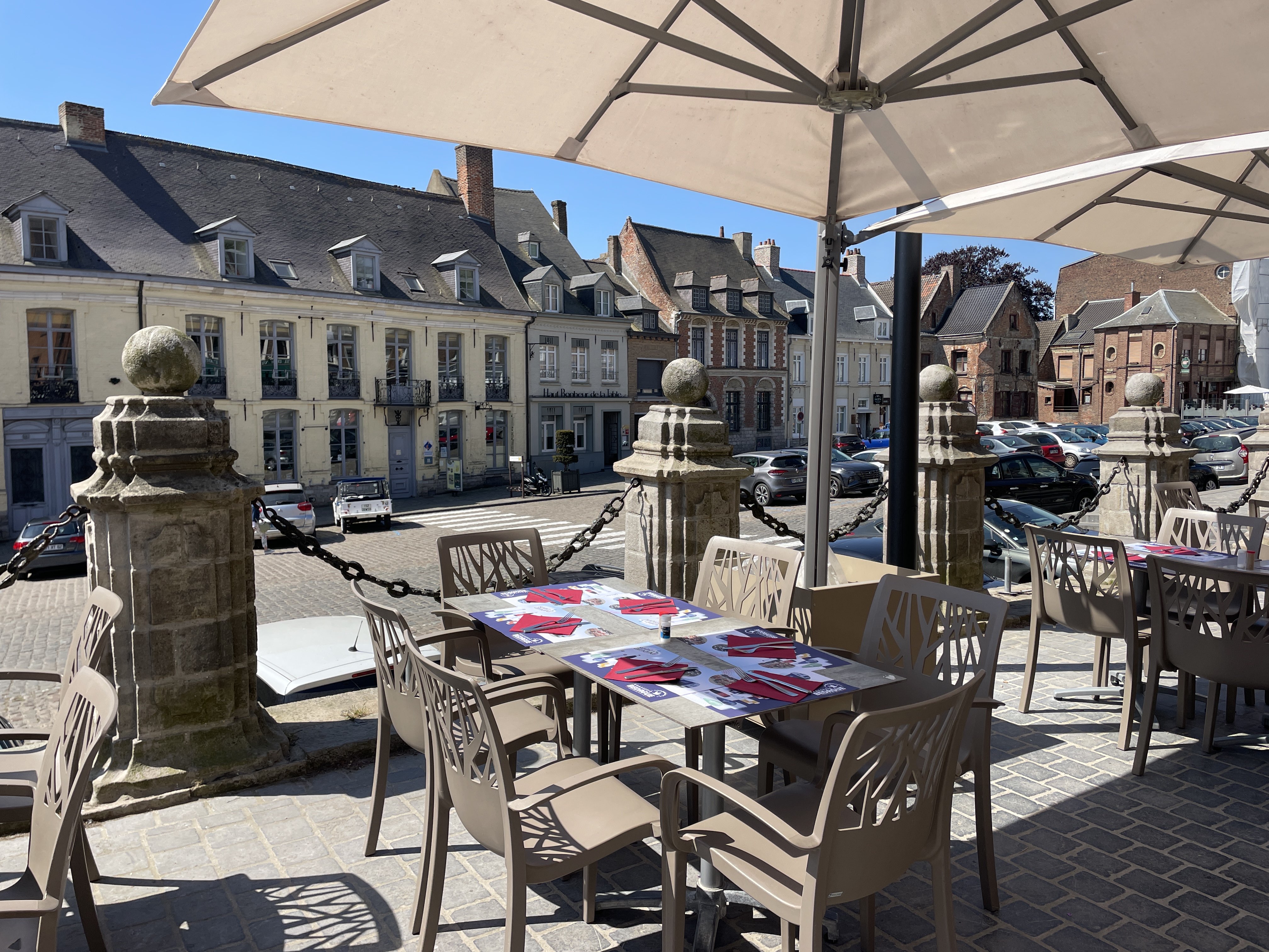 25 Grand' Place, 59670 Cassel, France / 11-05-2025 12:12 / 23.56 °C en zeer lichte bewolking